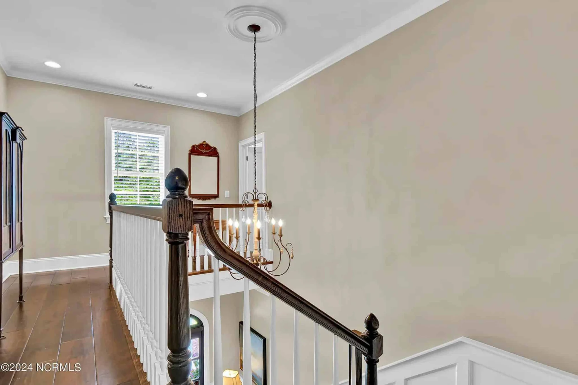 Elegant 5-Bedroom house Floor Plan with 2 Stories and Garage