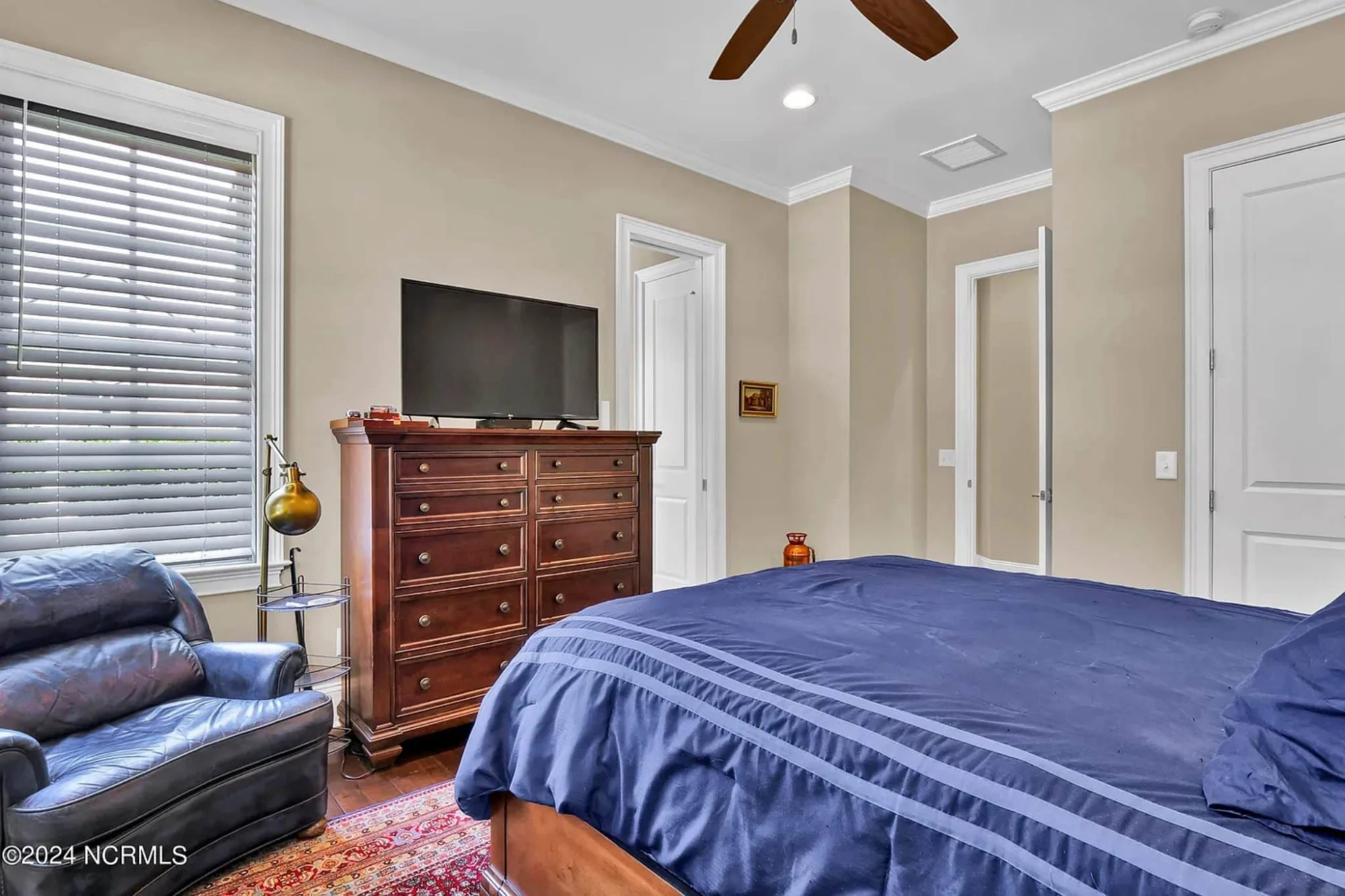 Elegant 5-Bedroom house Floor Plan with 2 Stories and Garage