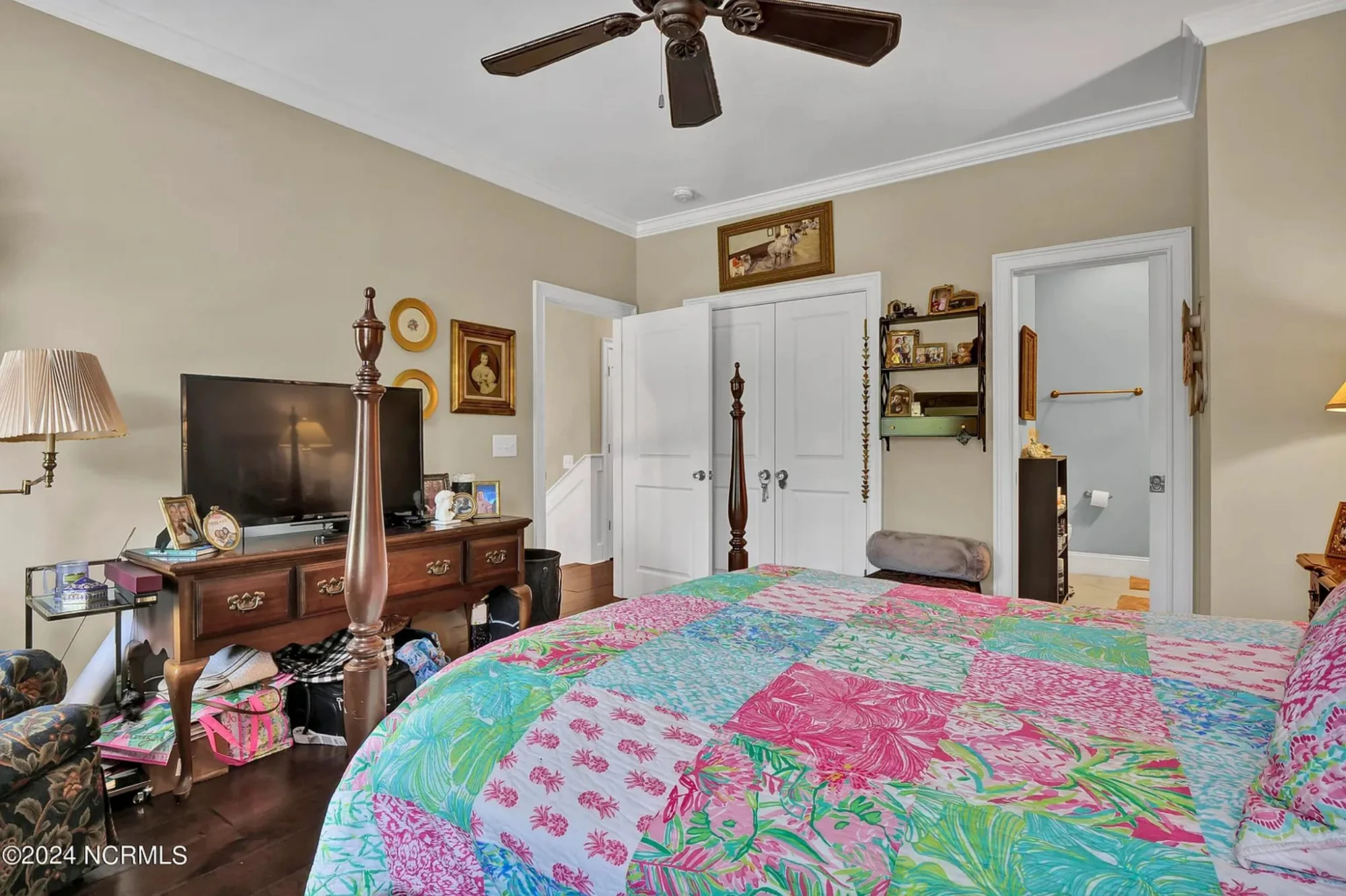 Elegant 5-Bedroom house Floor Plan with 2 Stories and Garage