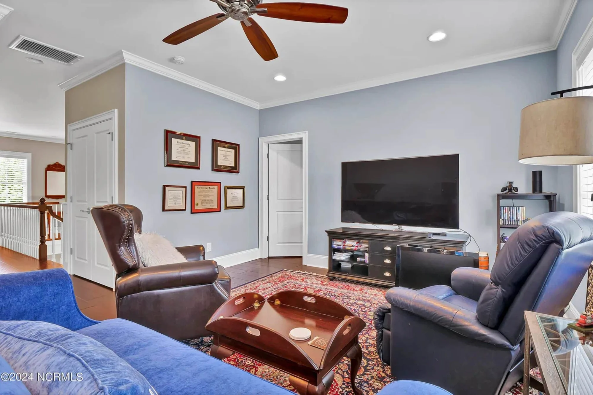 Elegant 5-Bedroom house Floor Plan with 2 Stories and Garage