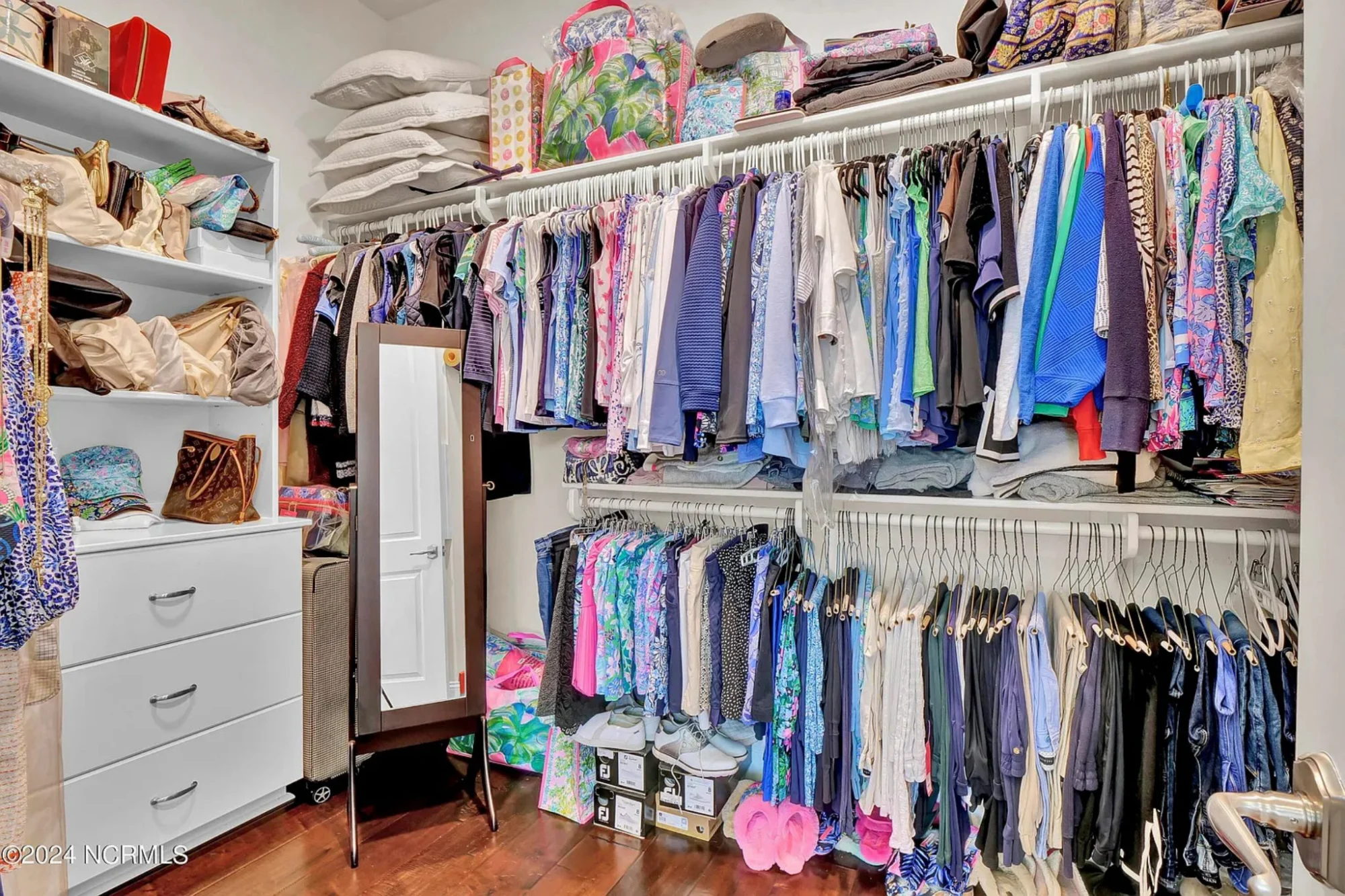 Elegant 5-Bedroom house Floor Plan with 2 Stories and Garage