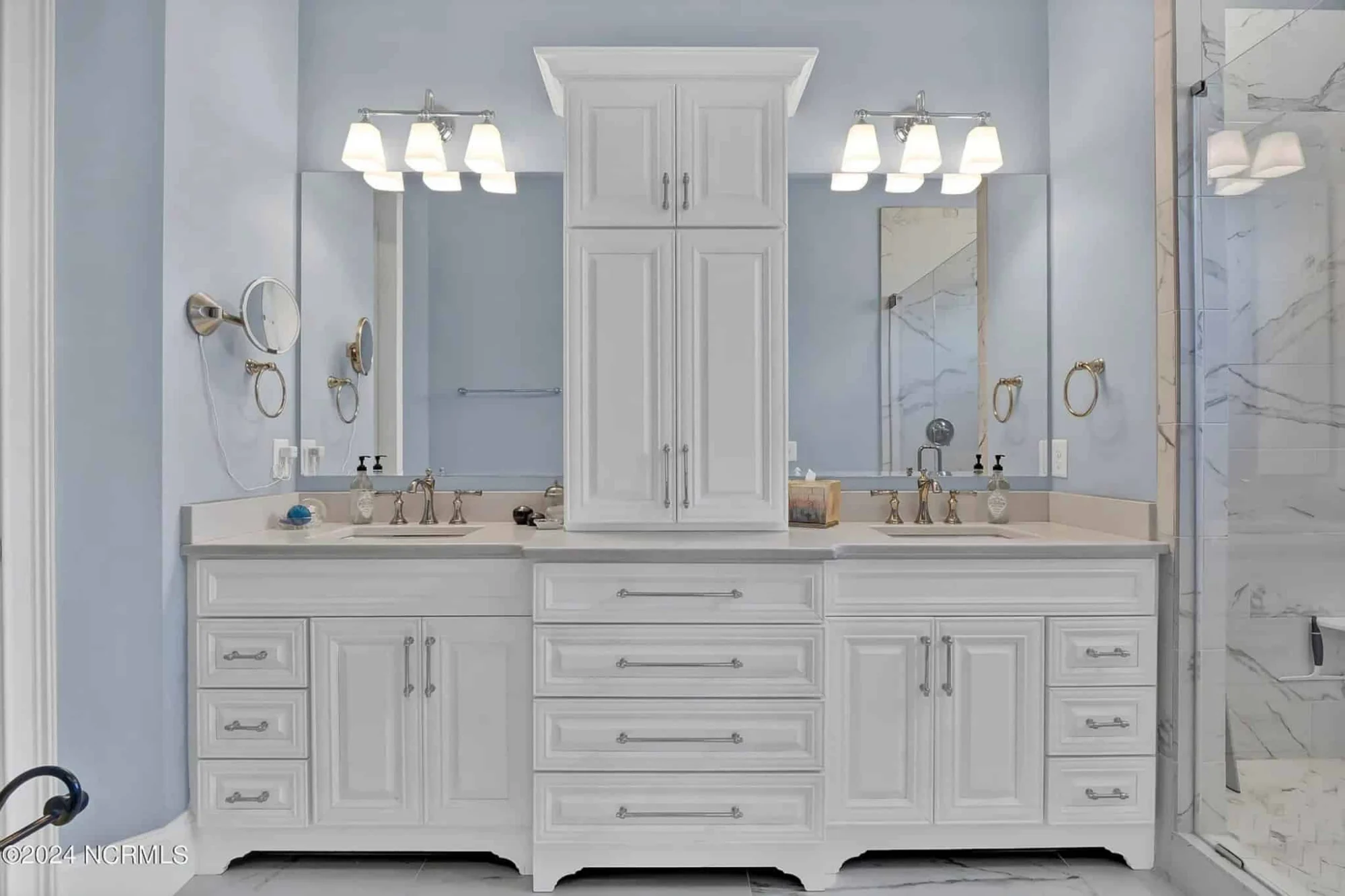 Elegant 5-Bedroom house Floor Plan with 2 Stories and Garage