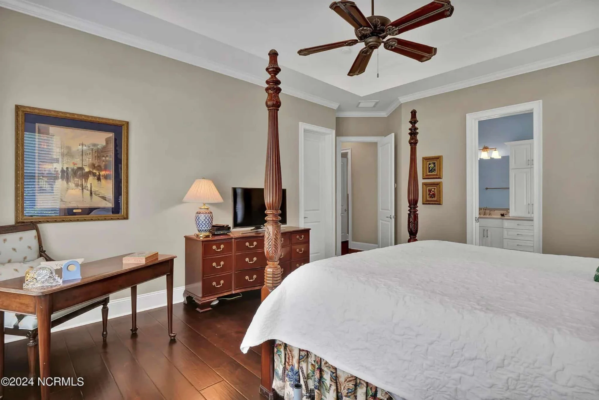 Elegant 5-Bedroom house Floor Plan with 2 Stories and Garage