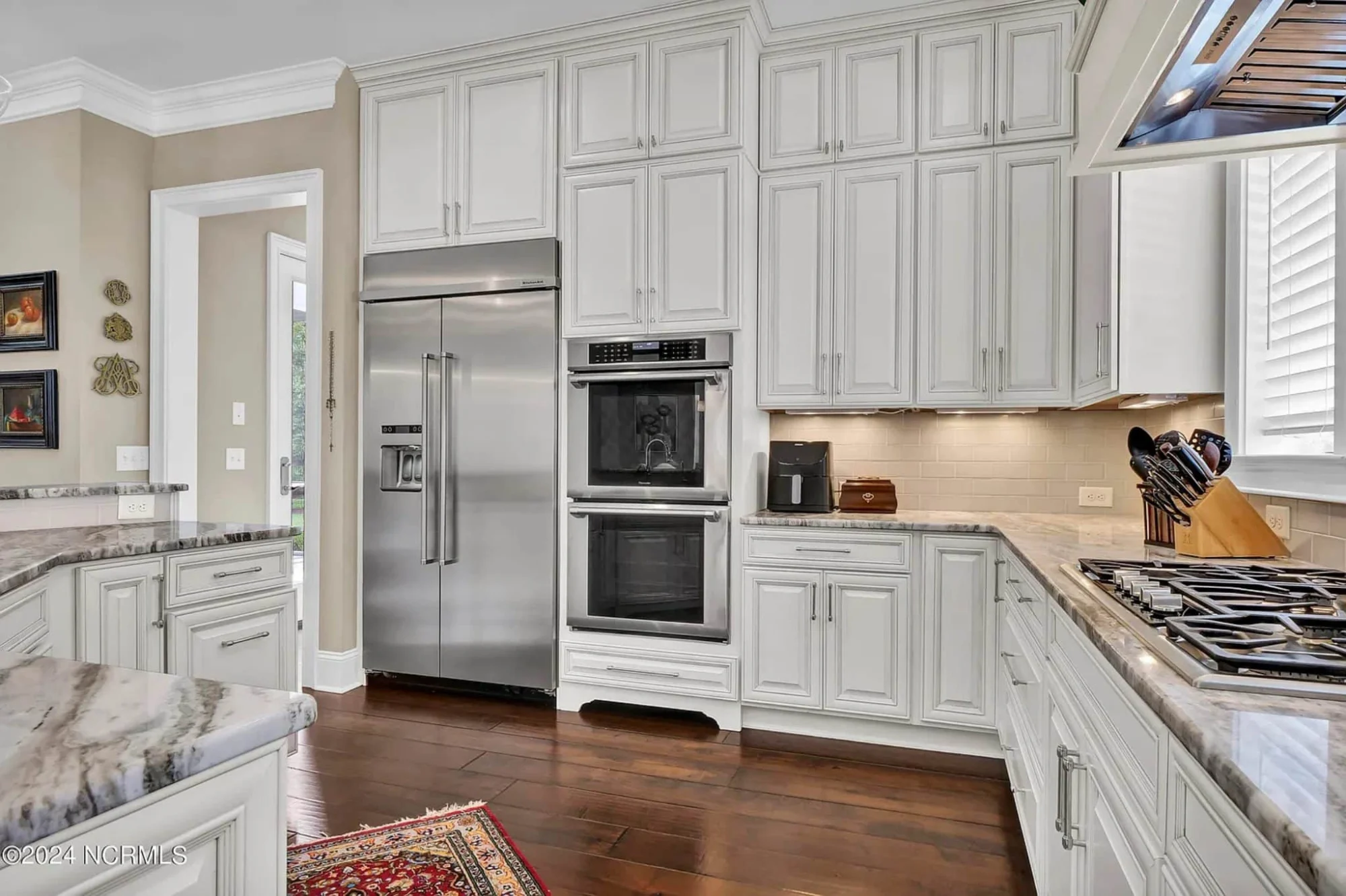 Elegant 5-Bedroom house Floor Plan with 2 Stories and Garage