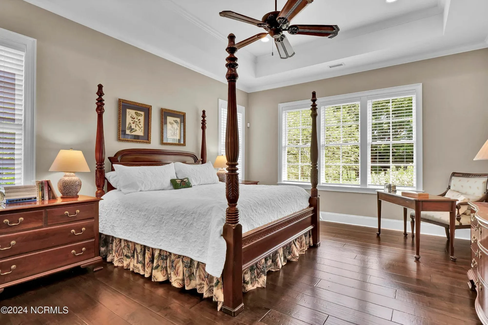 Elegant 5-Bedroom house Floor Plan with 2 Stories and Garage