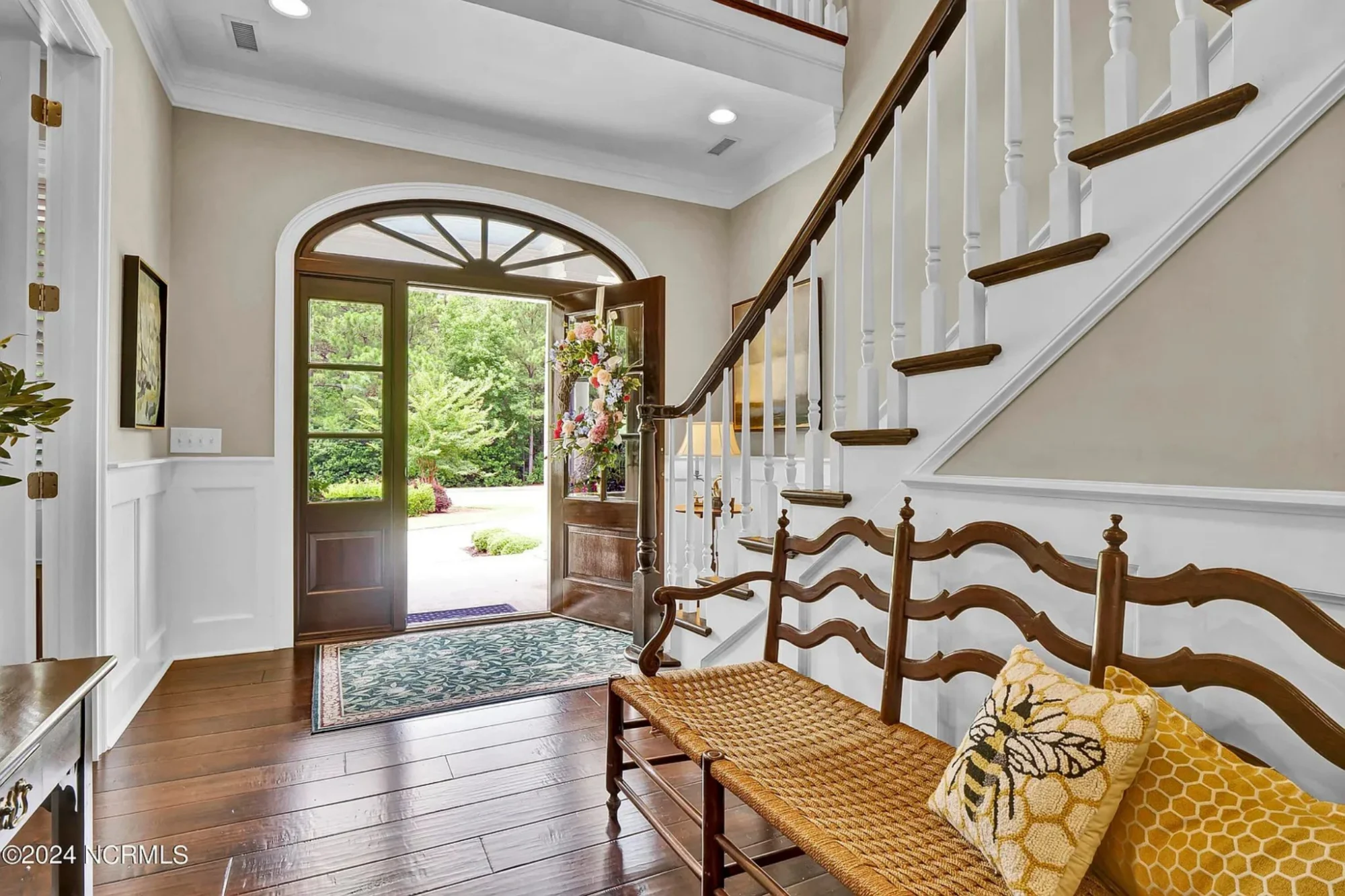 Elegant 5-Bedroom house Floor Plan with 2 Stories and Garage