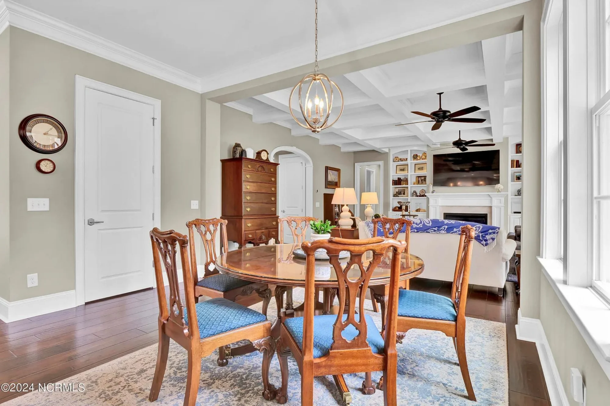 Elegant 5-Bedroom house Floor Plan with 2 Stories and Garage