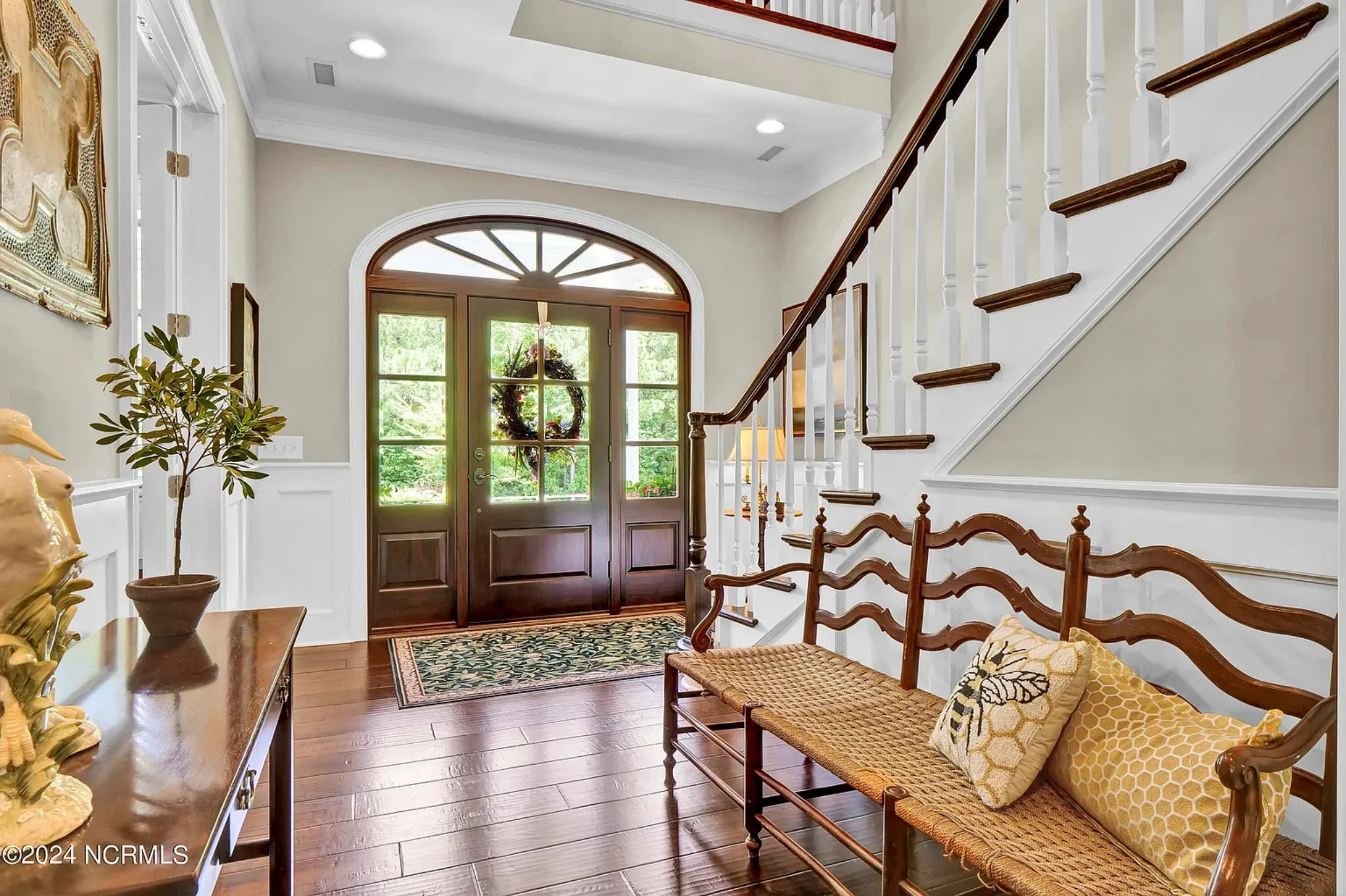 Elegant 5-Bedroom house Floor Plan with 2 Stories and Garage