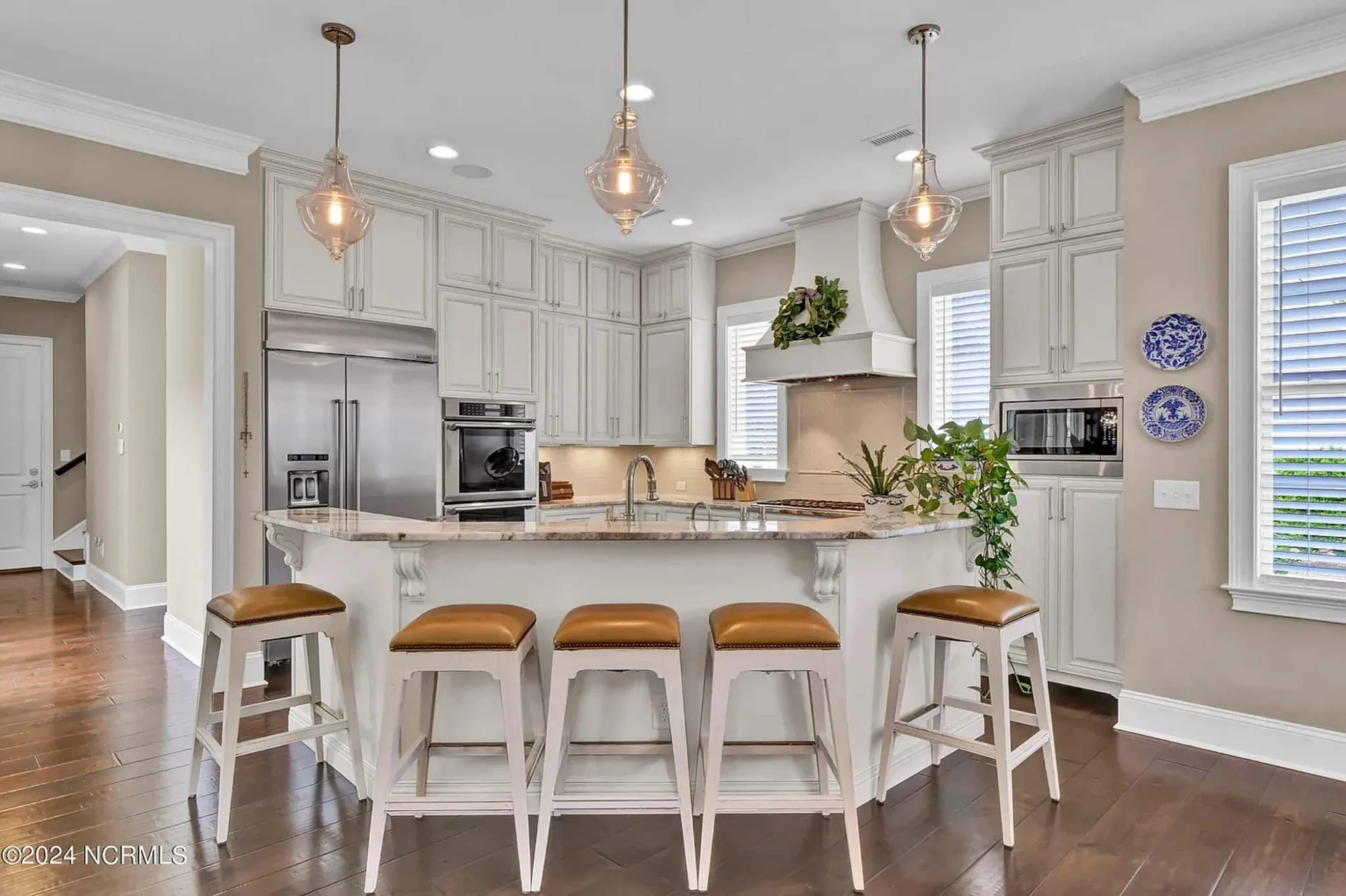 Elegant 5-Bedroom house Floor Plan with 2 Stories and Garage