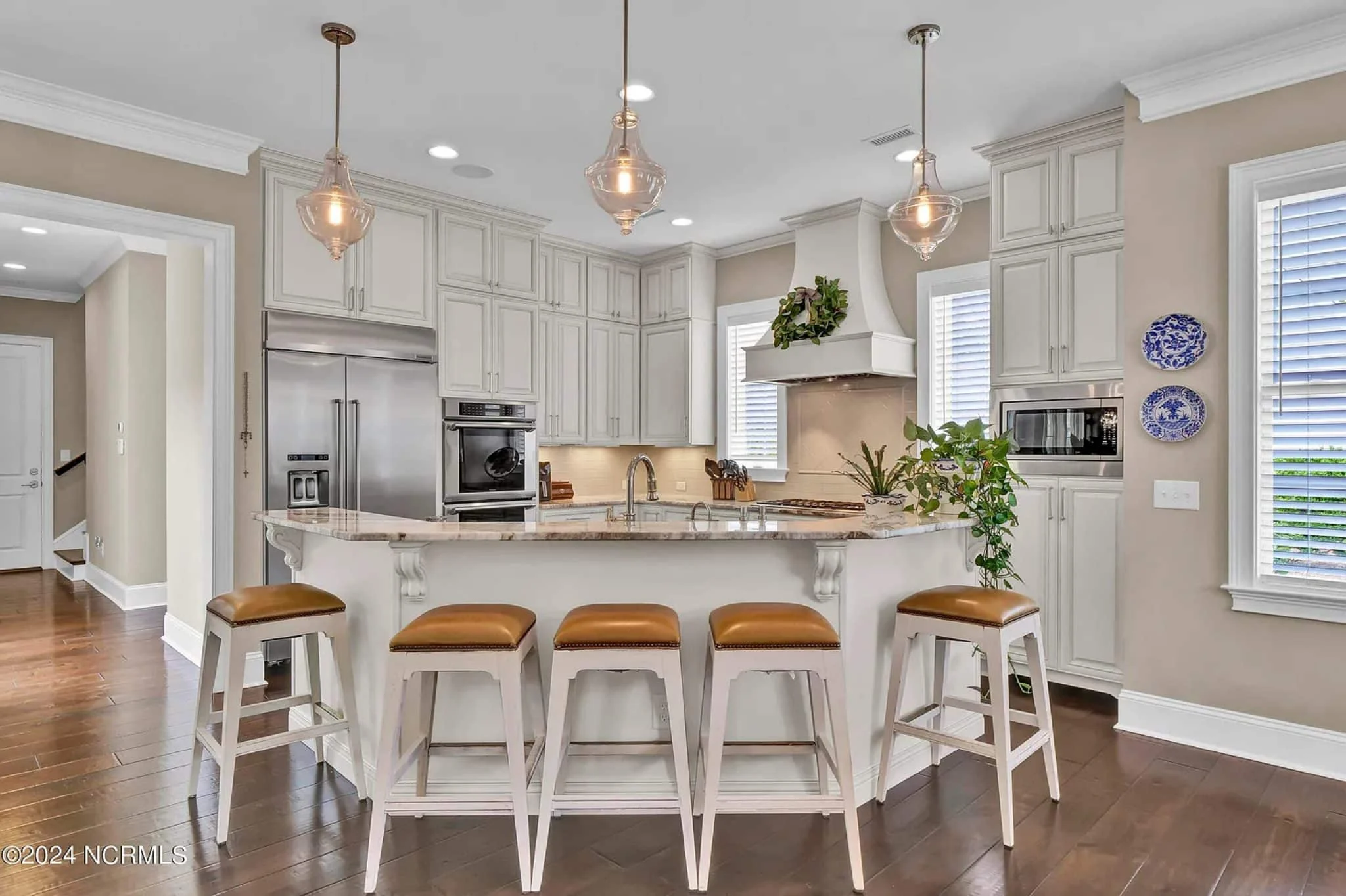 Elegant 5-Bedroom house Floor Plan with 2 Stories and Garage
