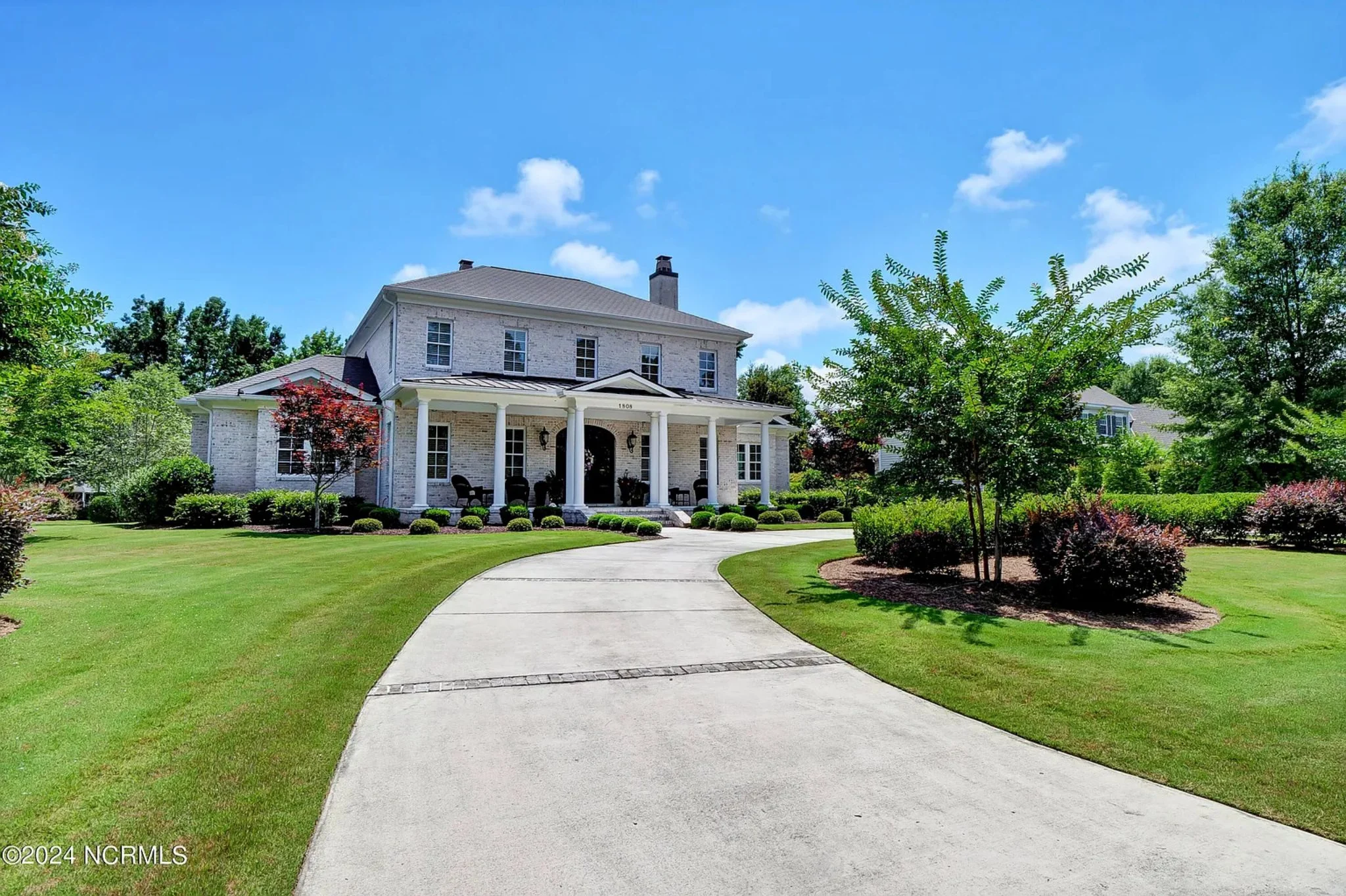 Elegant 5-Bedroom house Floor Plan with 2 Stories and Garage