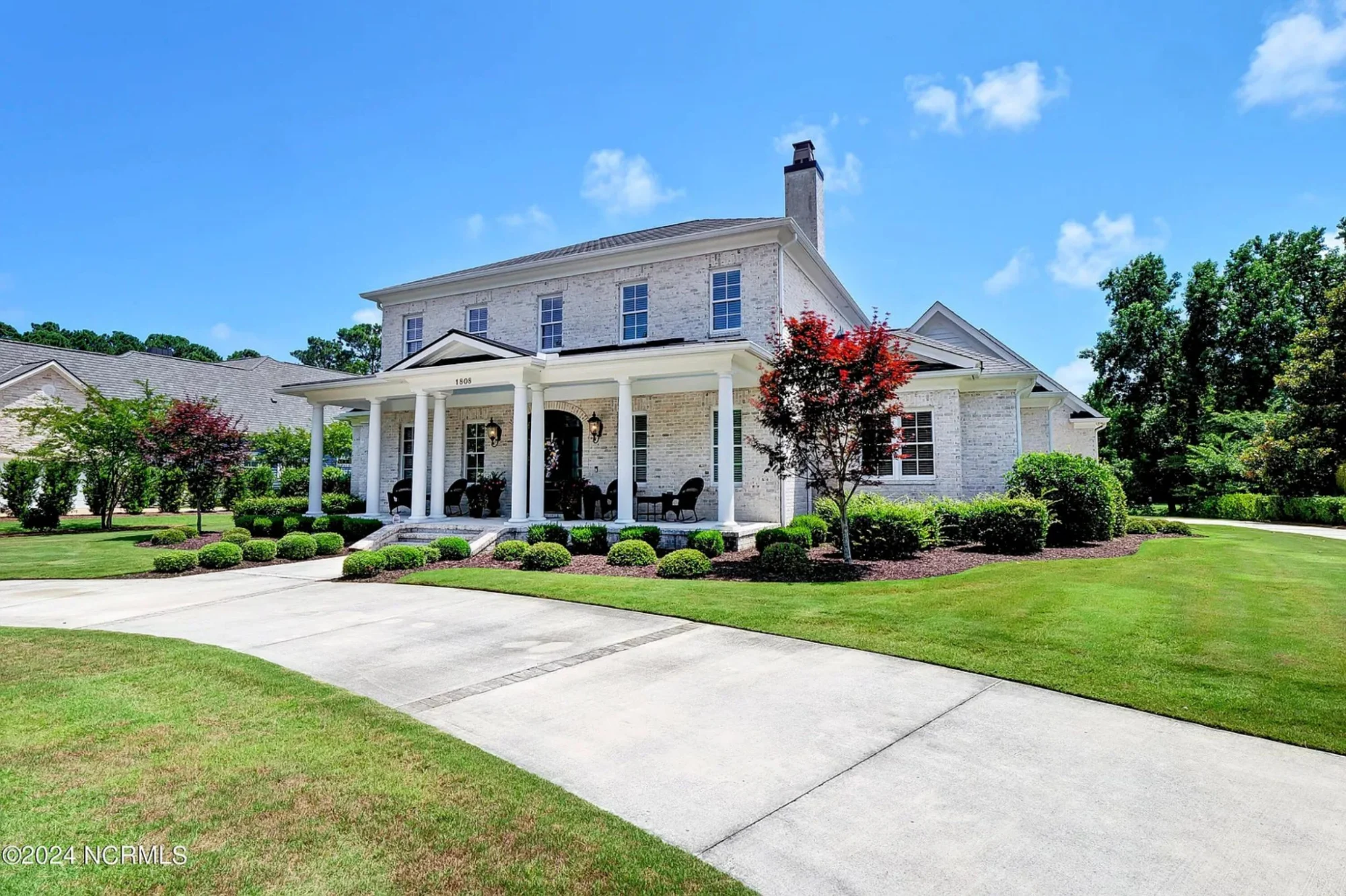 Elegant 5-Bedroom house Floor Plan with 2 Stories and Garage