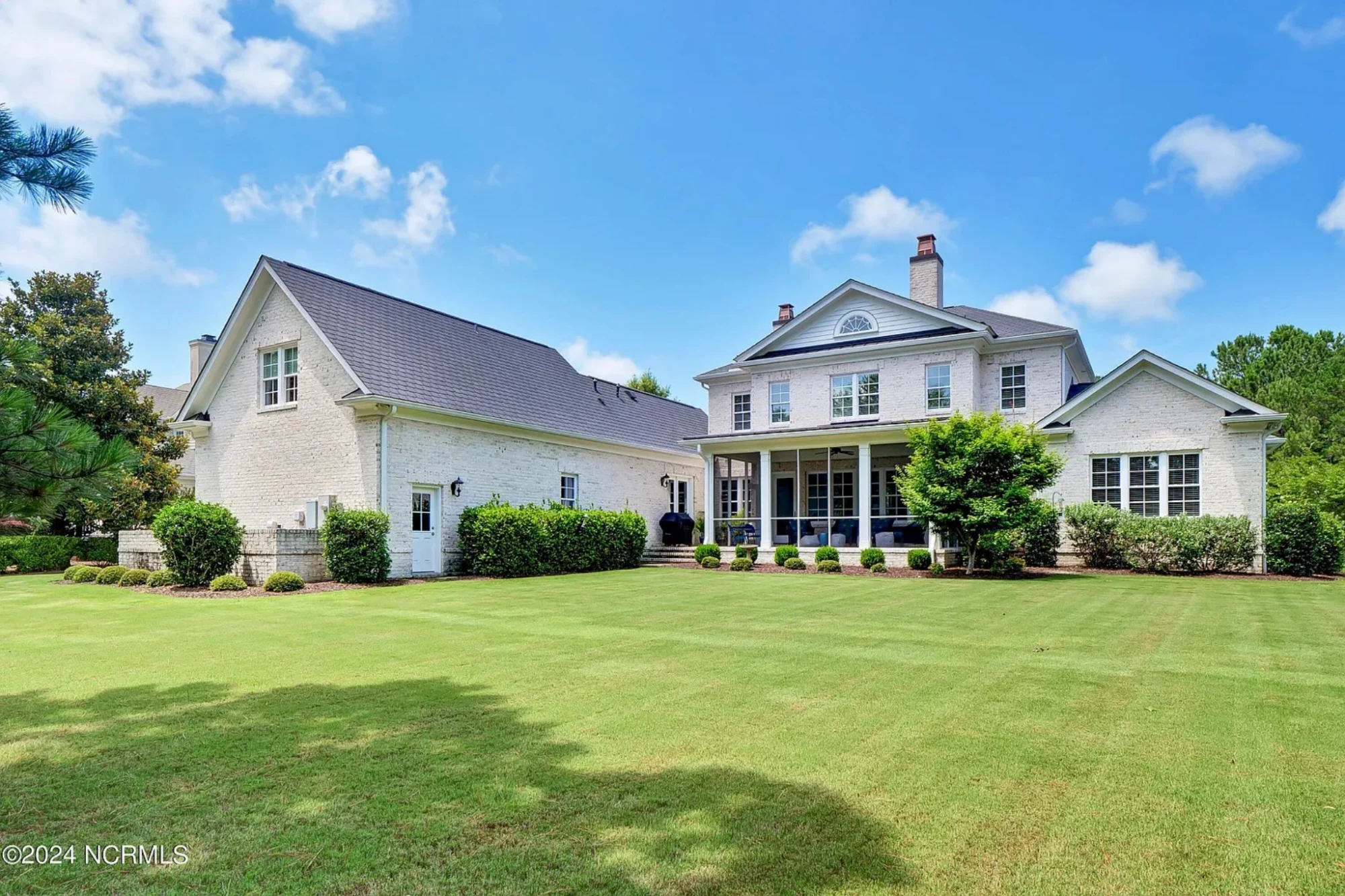 Elegant 5-Bedroom house Floor Plan with 2 Stories and Garage