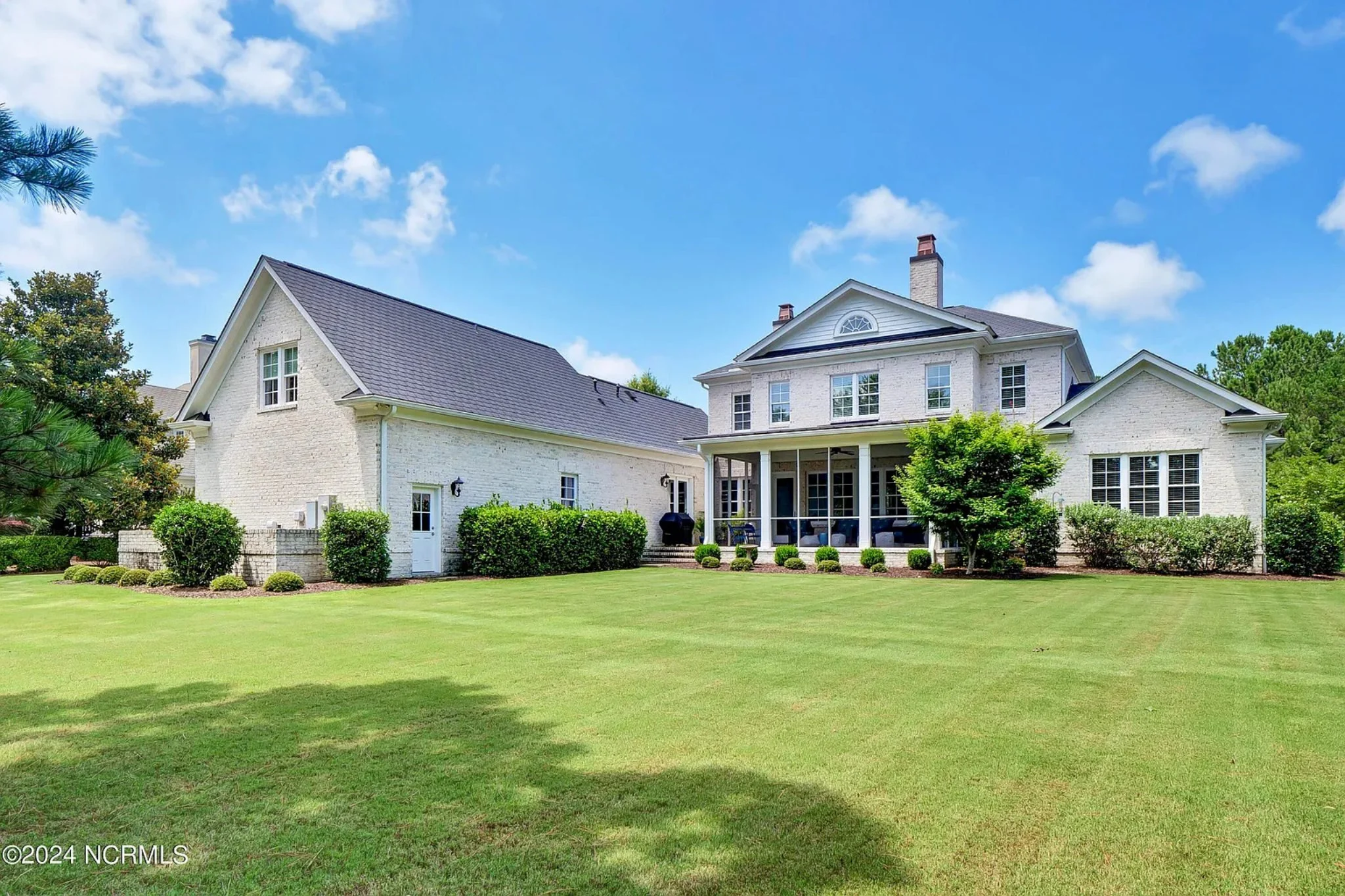 Elegant 5-Bedroom house Floor Plan with 2 Stories and Garage