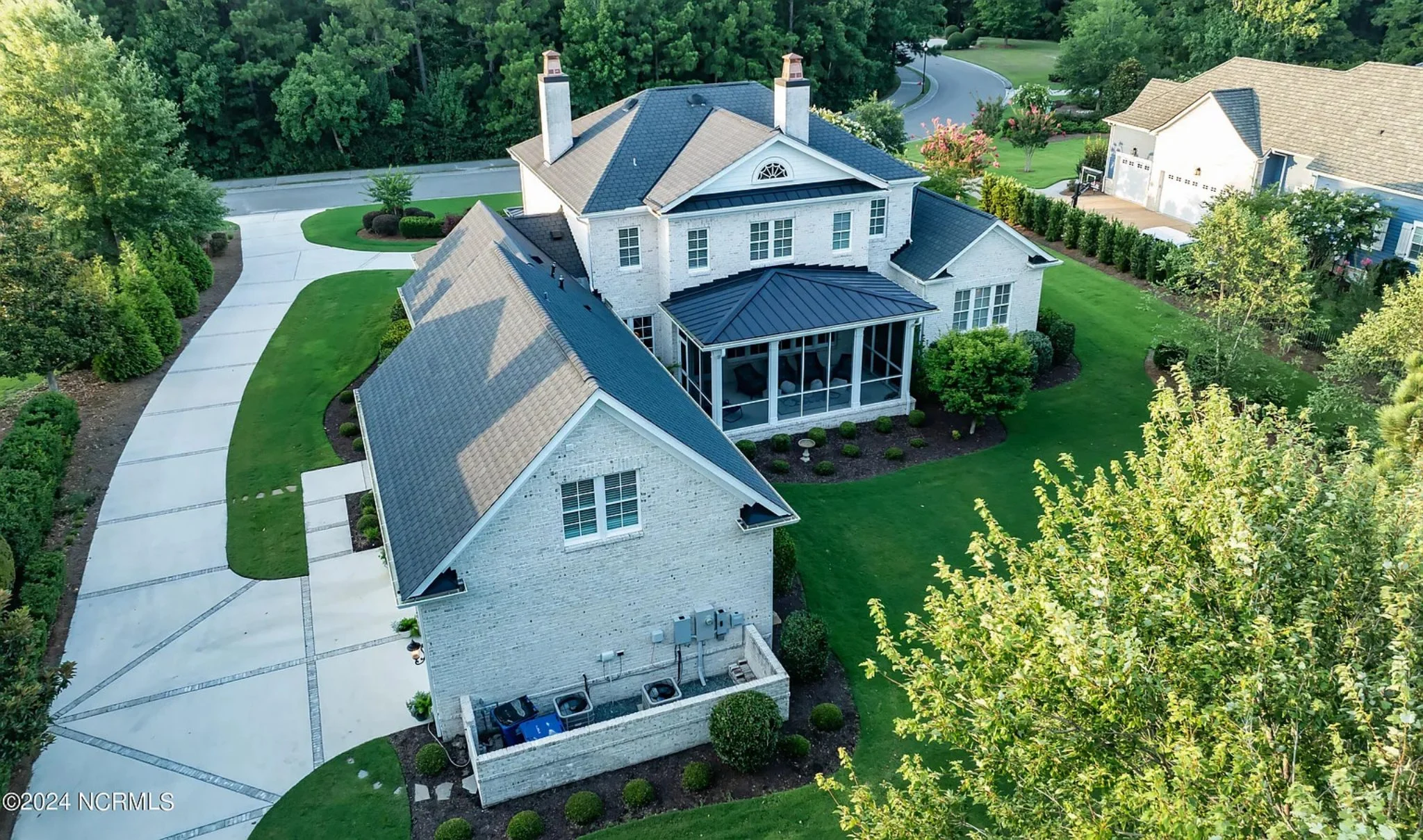 Elegant 5-Bedroom house Floor Plan with 2 Stories and Garage