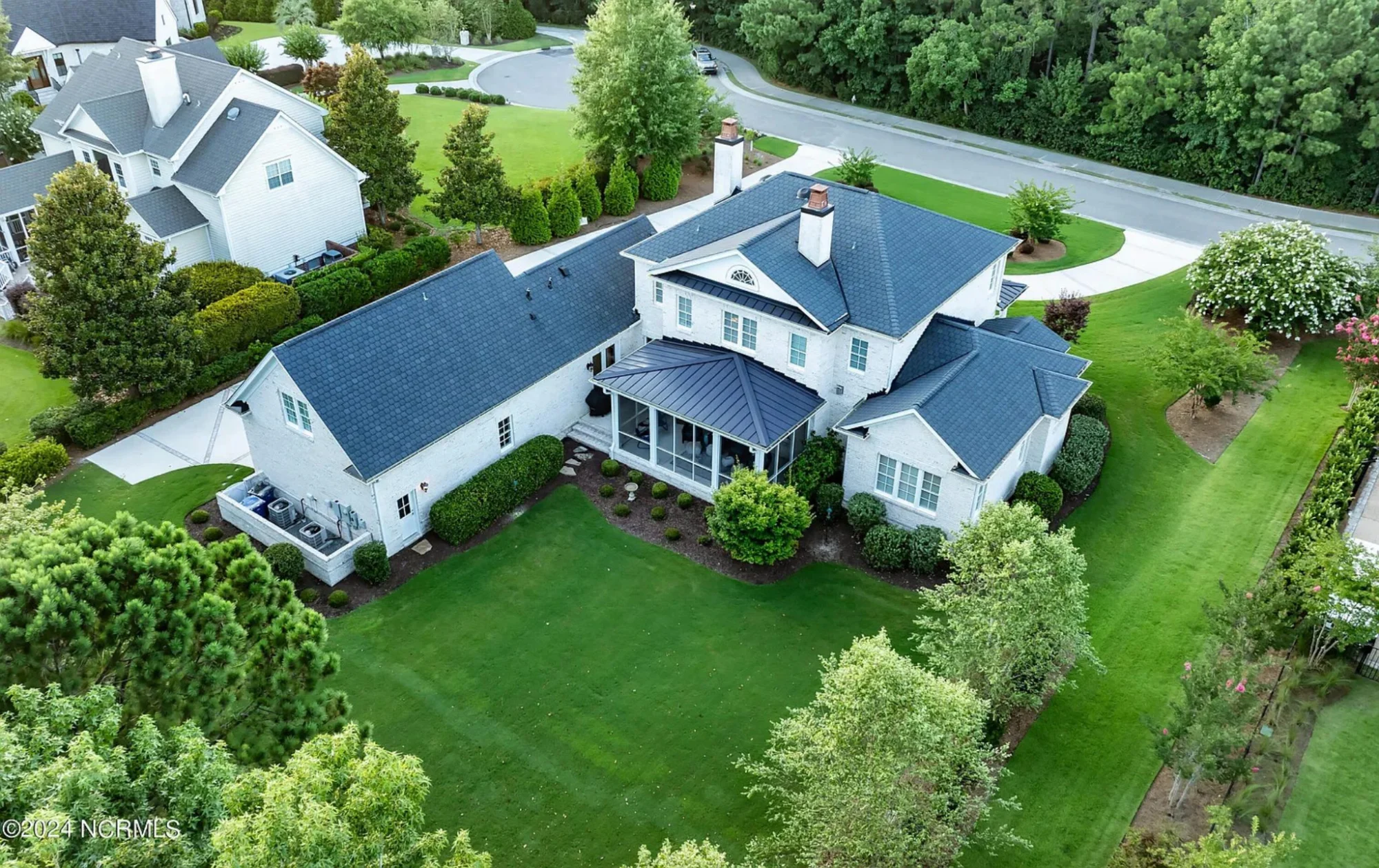 Elegant 5-Bedroom house Floor Plan with 2 Stories and Garage