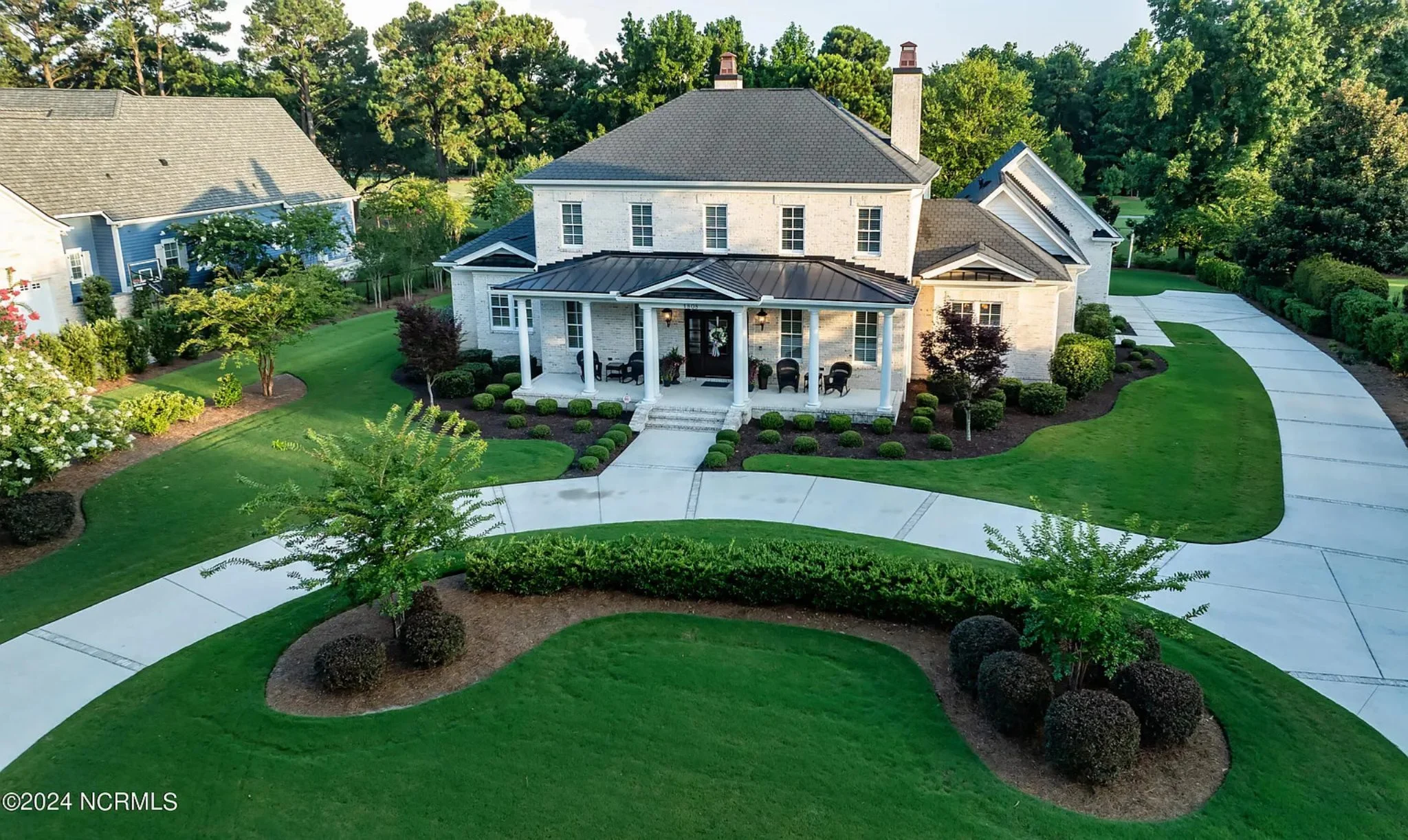 Elegant 5-Bedroom house Floor Plan with 2 Stories and Garage