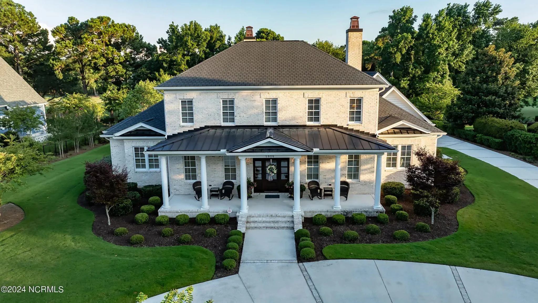 Elegant 5-Bedroom house Floor Plan with 2 Stories and Garage