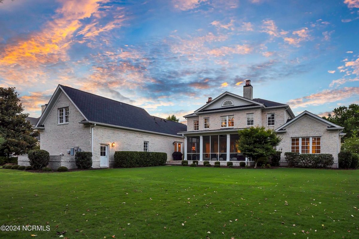 Elegant 5-Bedroom house Floor Plan with 2 Stories and Garage
