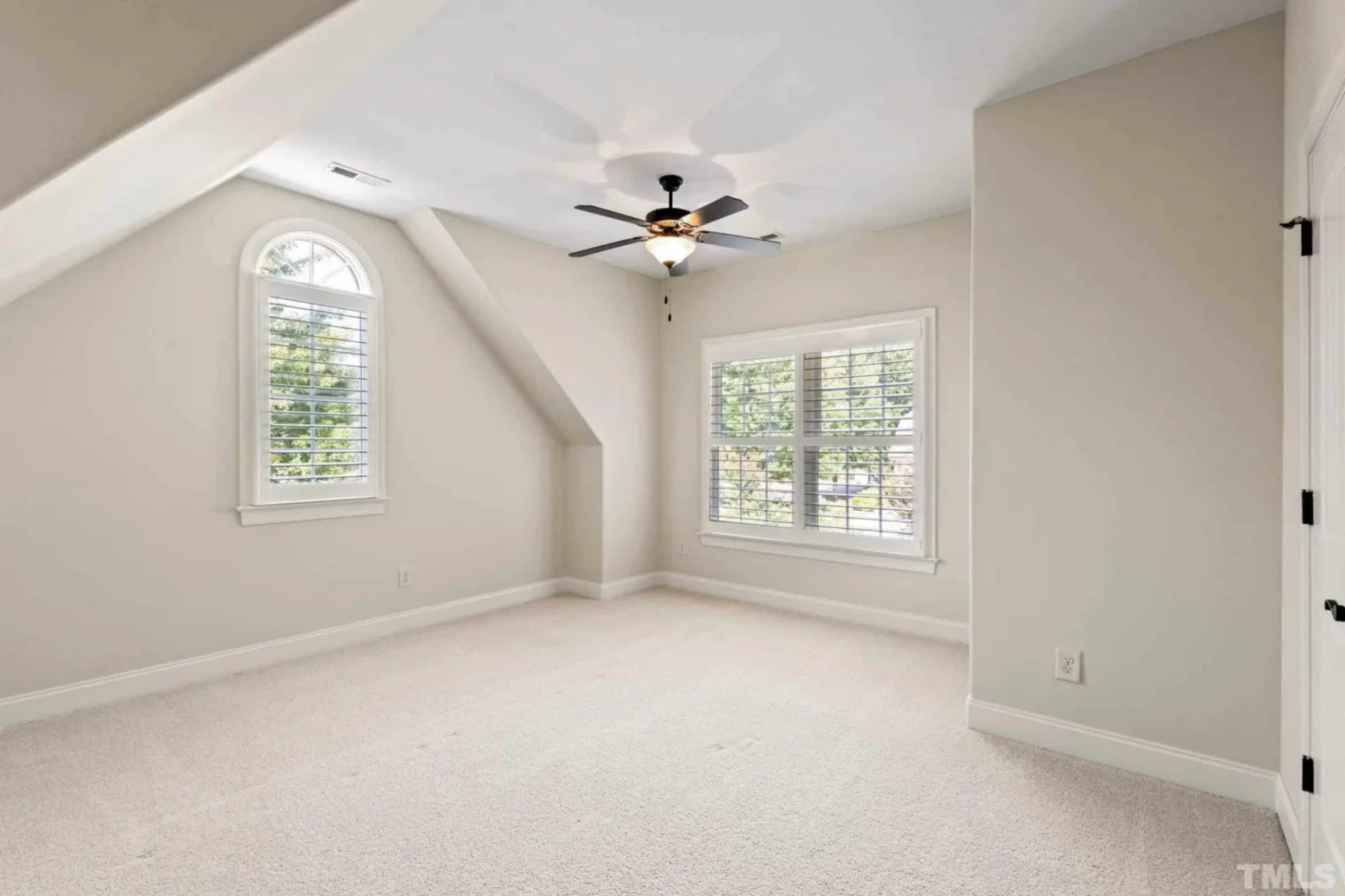 Elegant 5-Bedroom house Floor Plan with Modern Architectural Designs