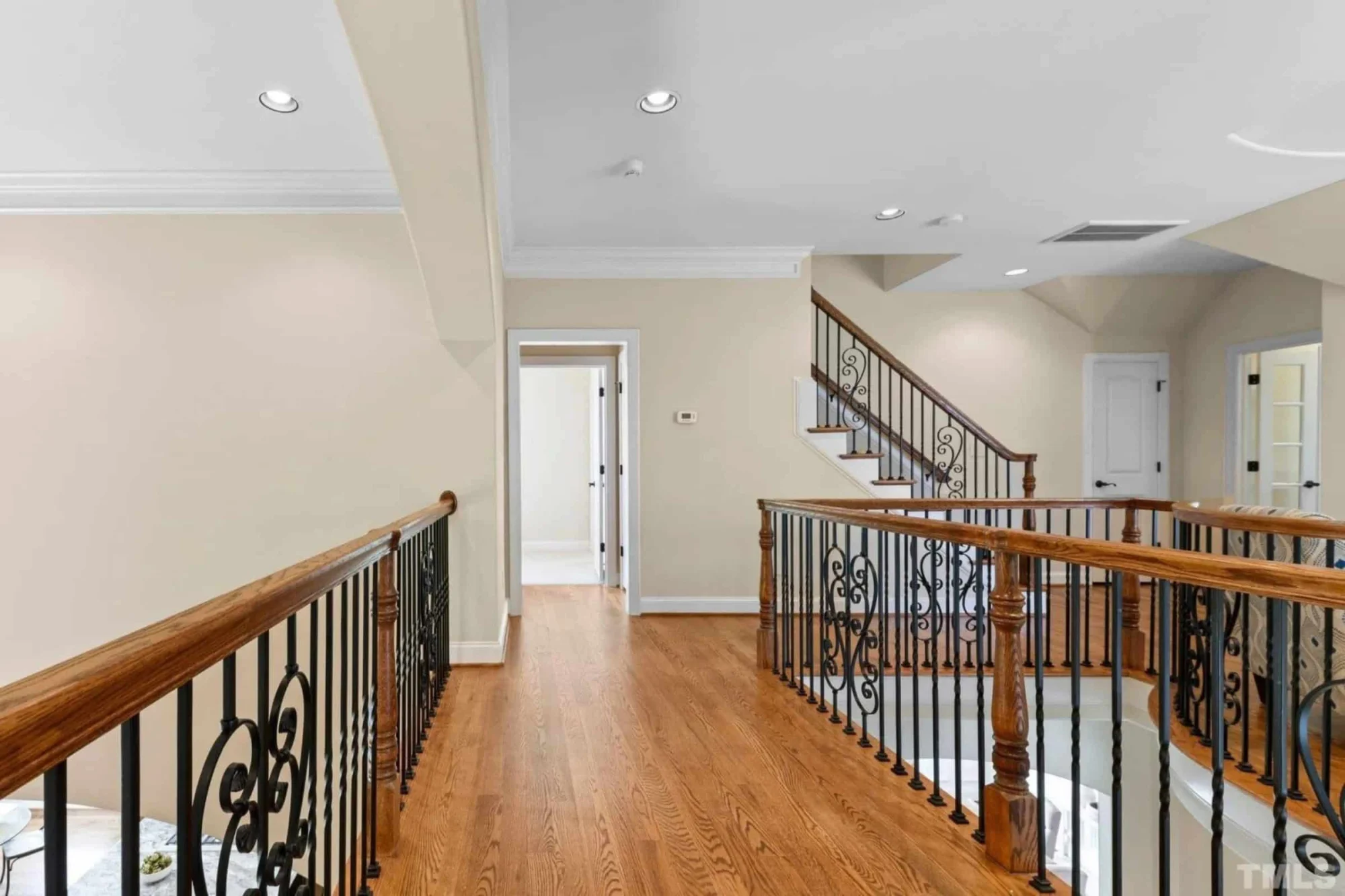 Elegant 5-Bedroom house Floor Plan with Modern Architectural Designs