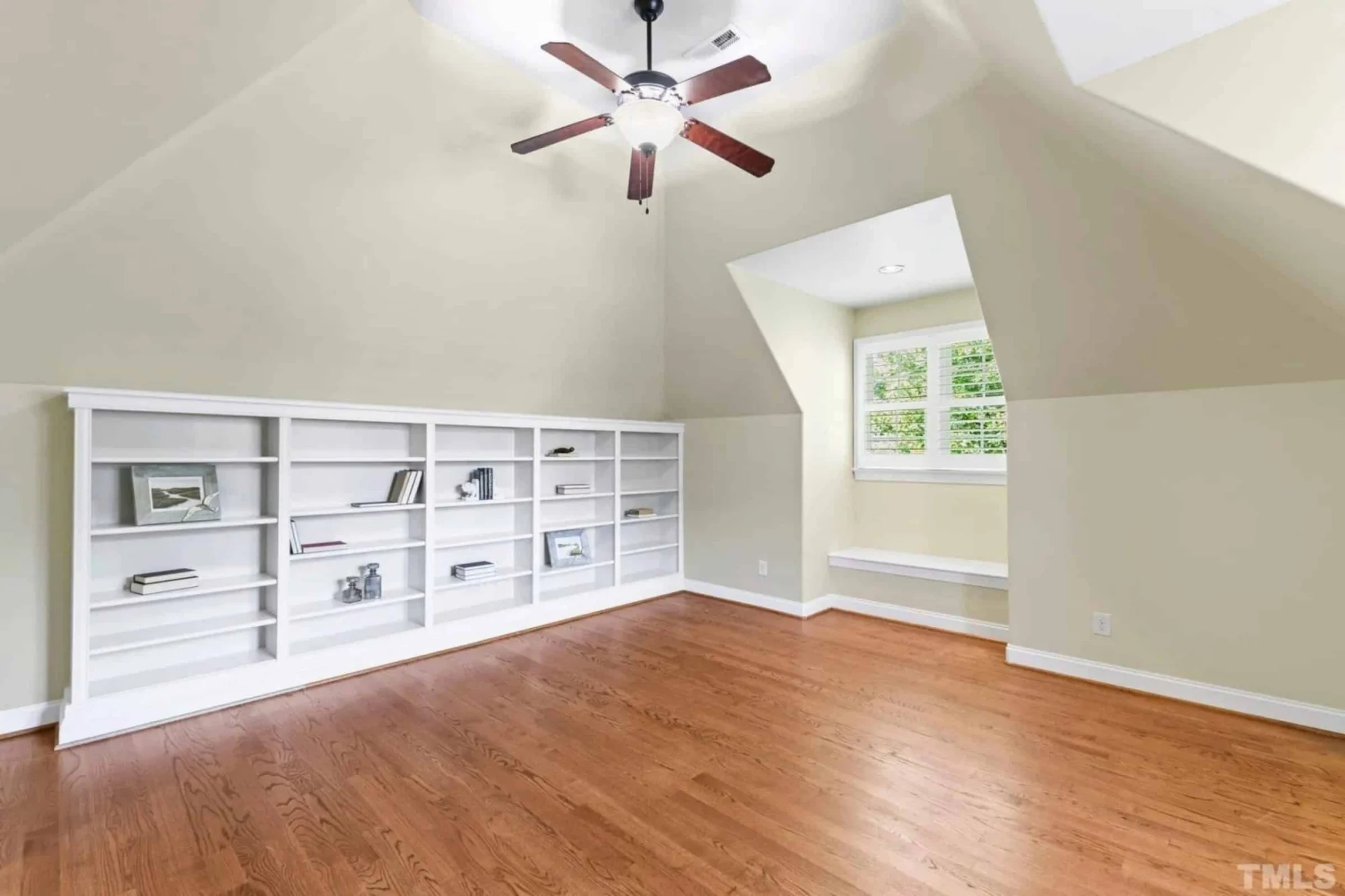 Elegant 5-Bedroom house Floor Plan with Modern Architectural Designs