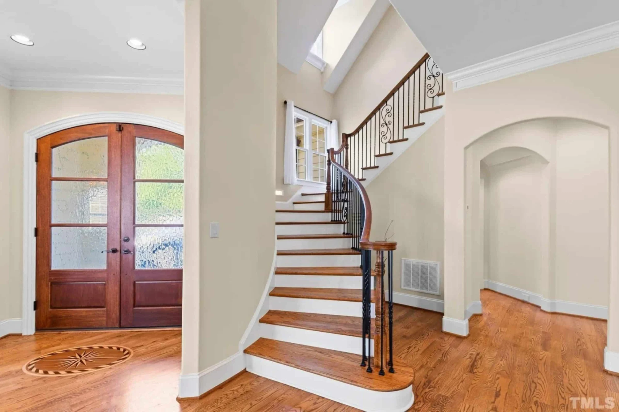 Elegant 5-Bedroom house Floor Plan with Modern Architectural Designs