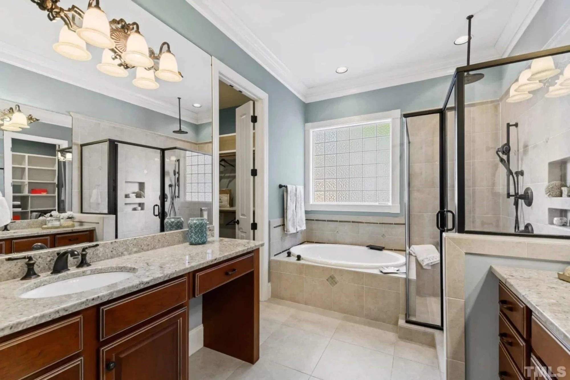 Elegant 5-Bedroom house Floor Plan with Modern Architectural Designs