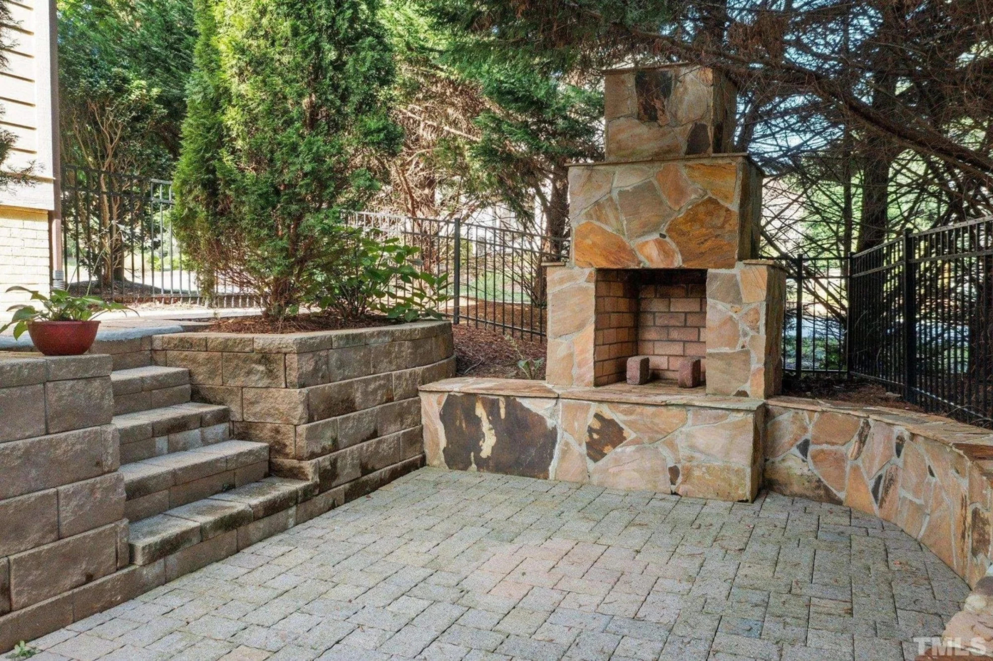 Elegant 5-Bedroom house Floor Plan with Modern Architectural Designs