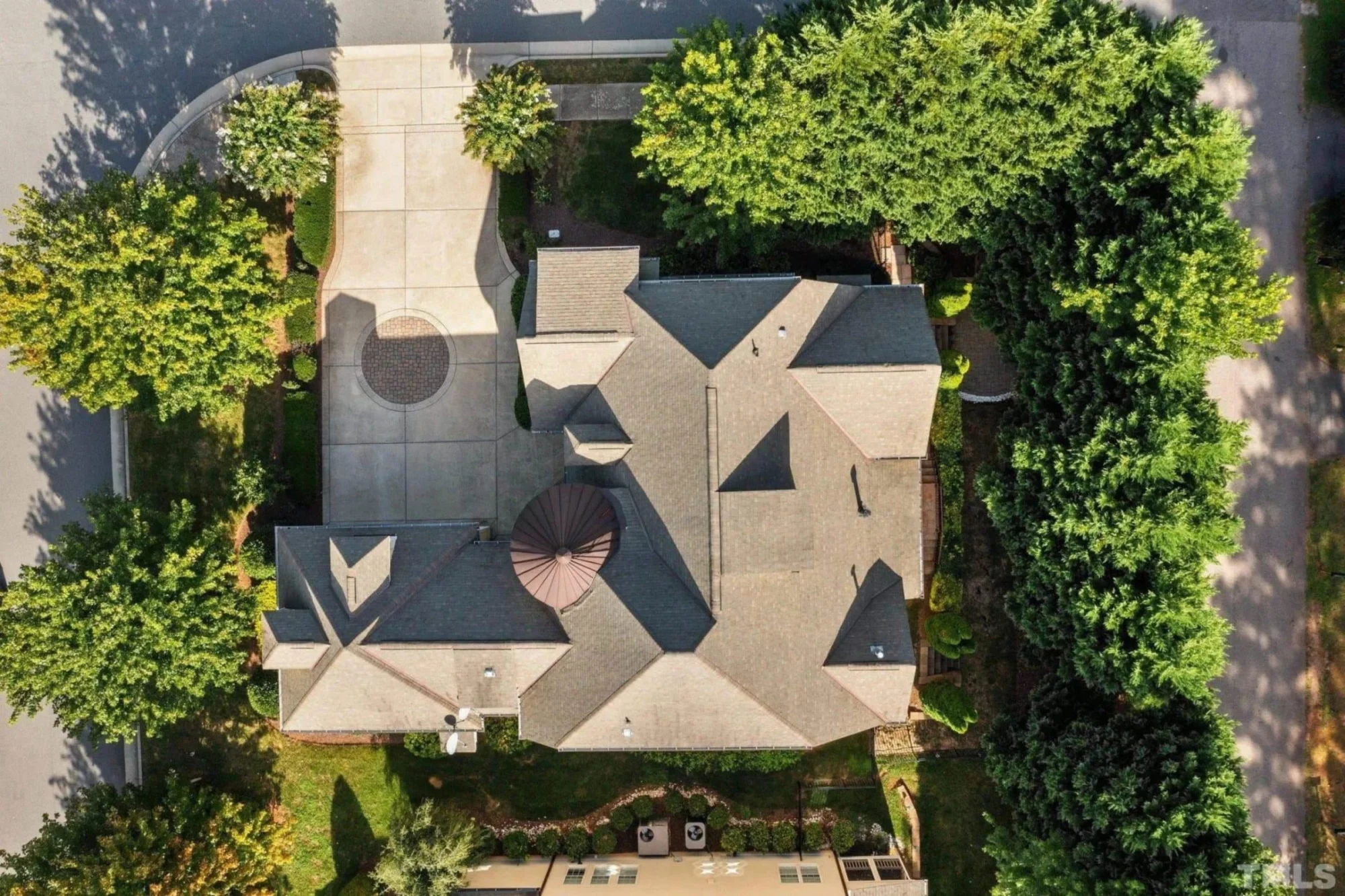 Elegant 5-Bedroom house Floor Plan with Modern Architectural Designs