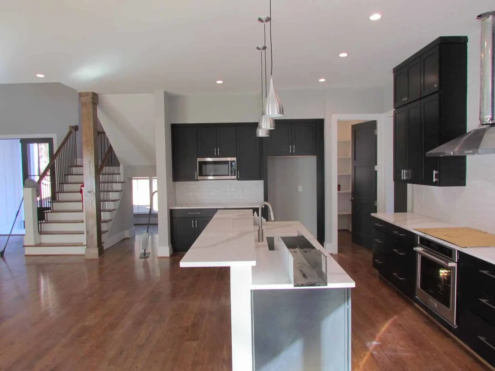 20-2018 HOUSE PLAN - Elegant Craftsman House Plan with Spacious Floor Plan & CAD 14 Elegant Craftsman house Plan with Spacious Floor Plan & CAD