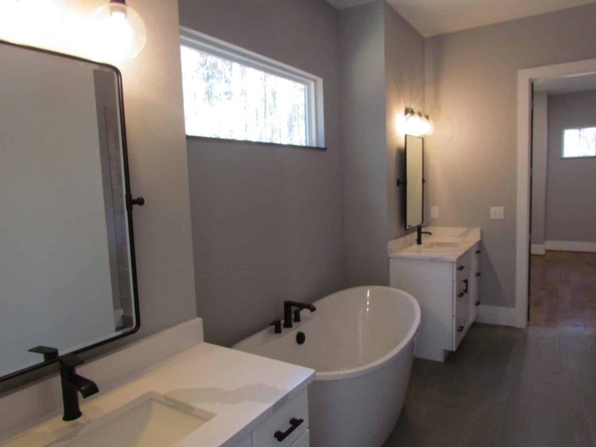 Elegant Craftsman house Plan with Spacious Floor Plan & CAD