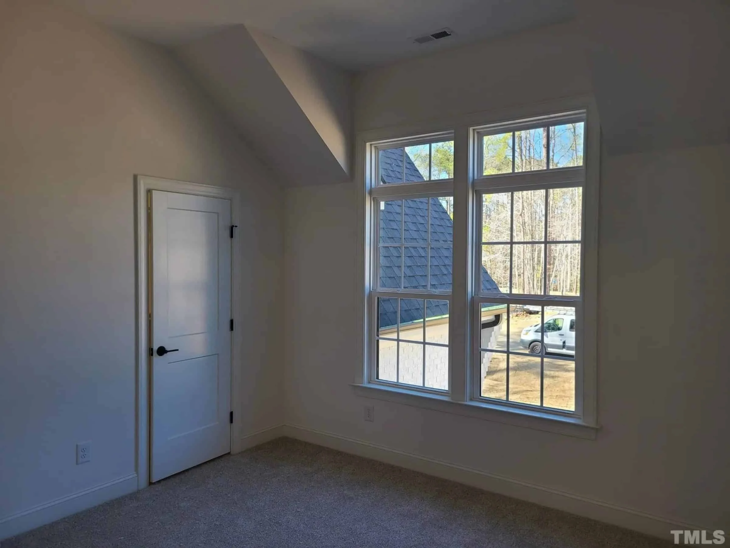 Spacious Farmhouse house Plan with Detailed Floor Blueprint