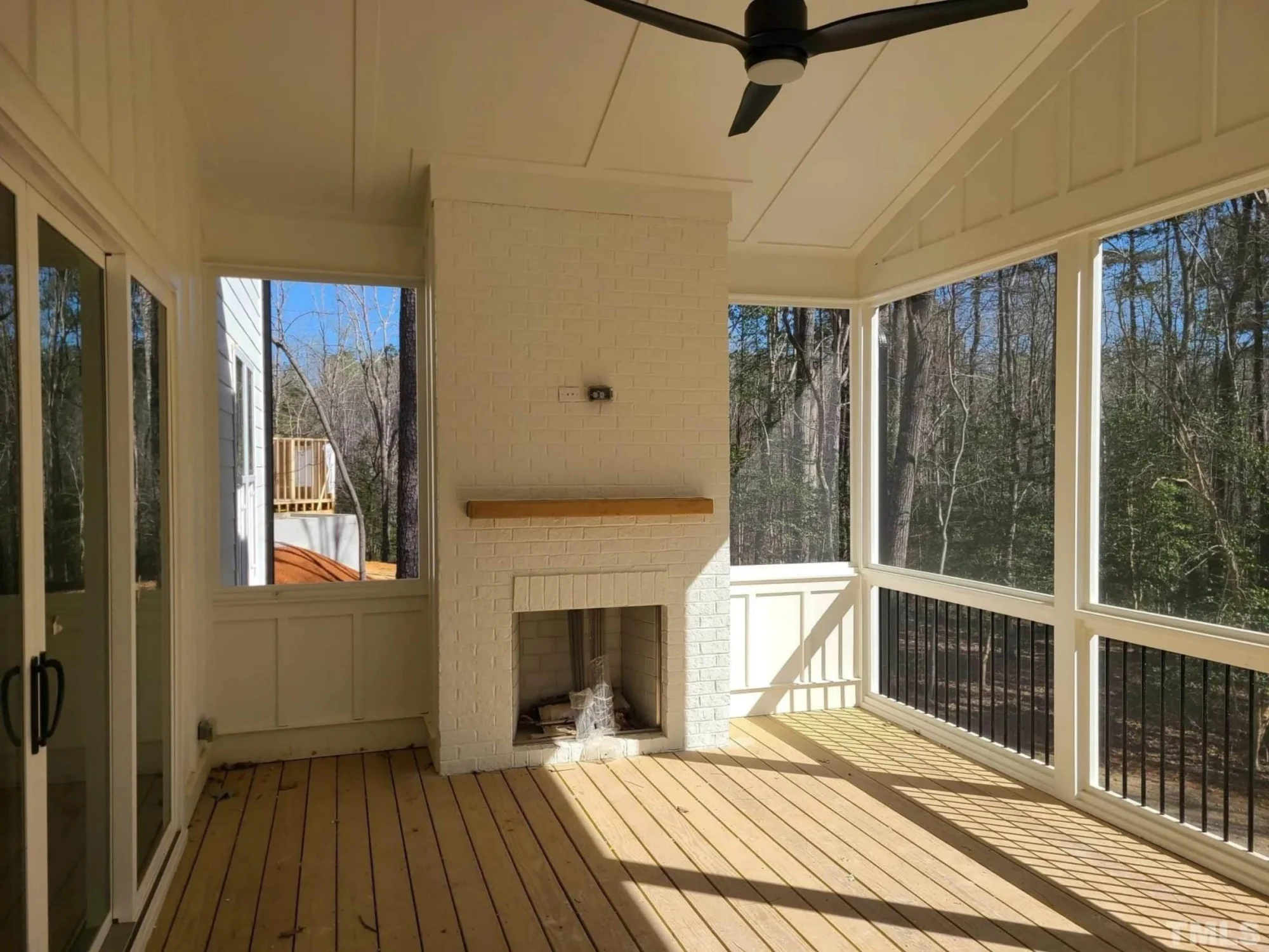 Spacious Farmhouse house Plan with Detailed Floor Blueprint