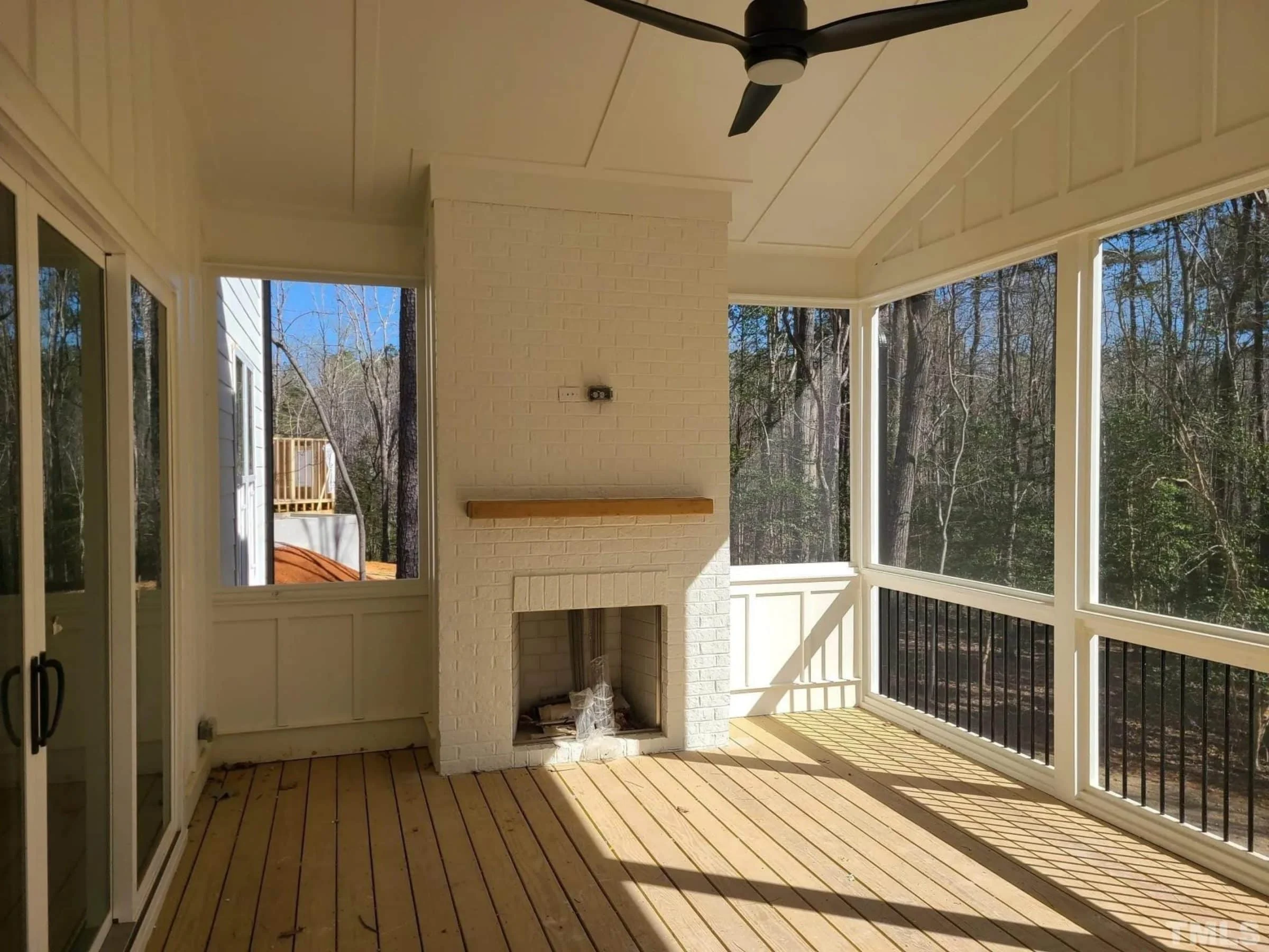 Spacious Farmhouse house Plan with Detailed Floor Blueprint