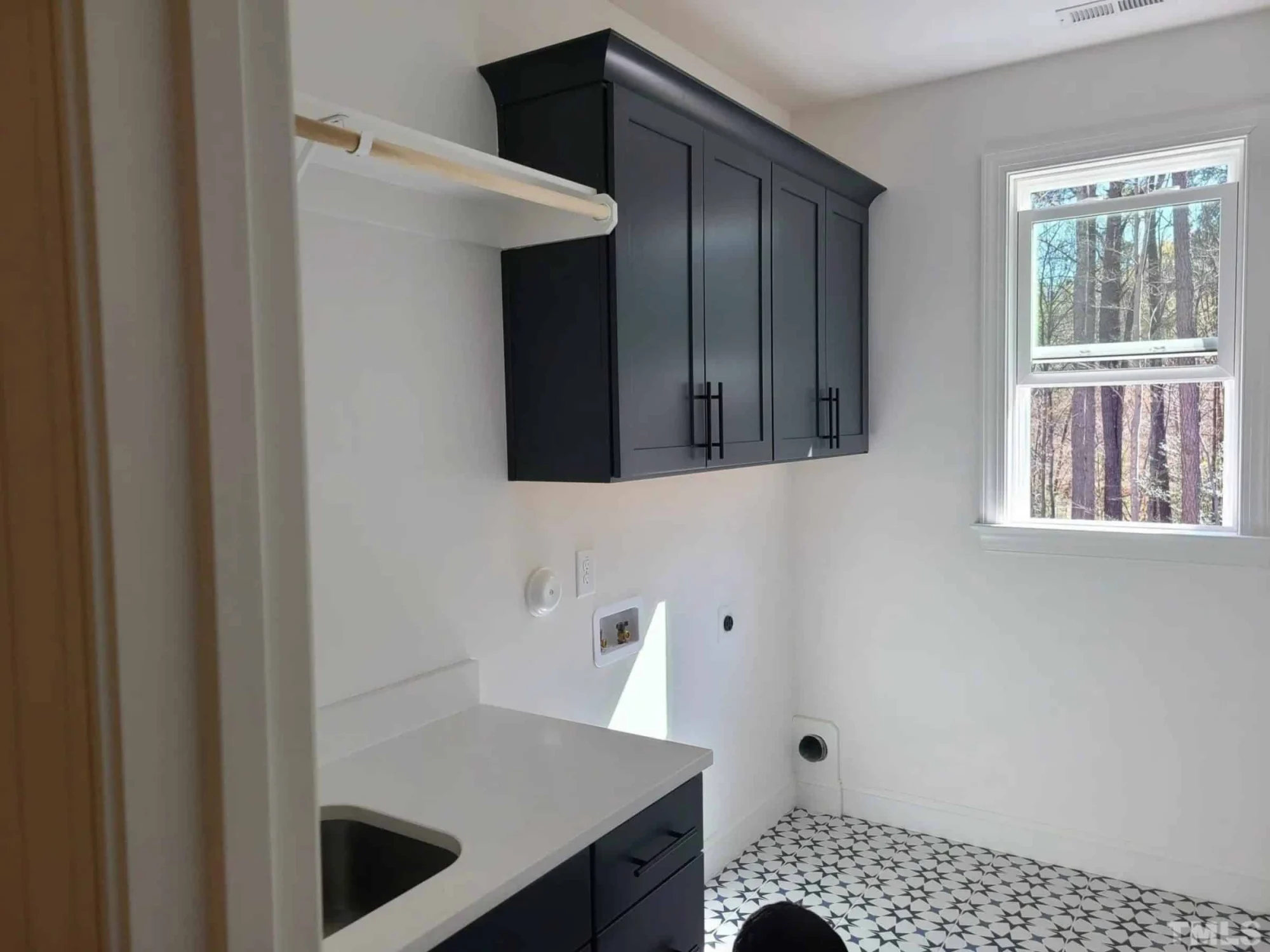 Spacious Farmhouse house Plan with Detailed Floor Blueprint