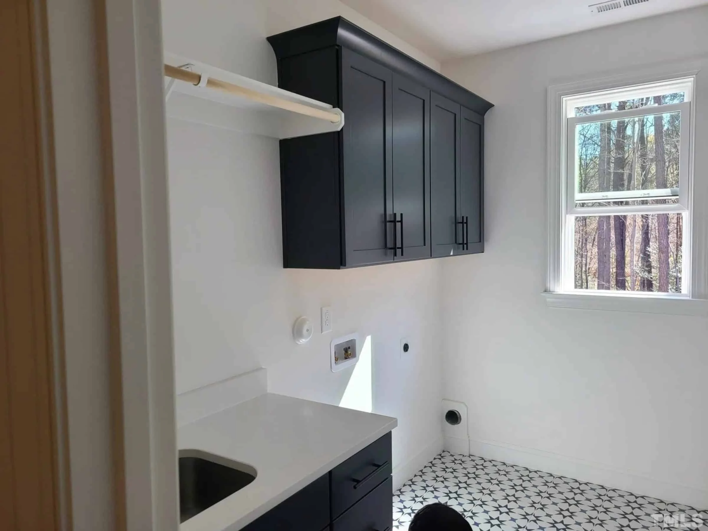 Spacious Farmhouse house Plan with Detailed Floor Blueprint