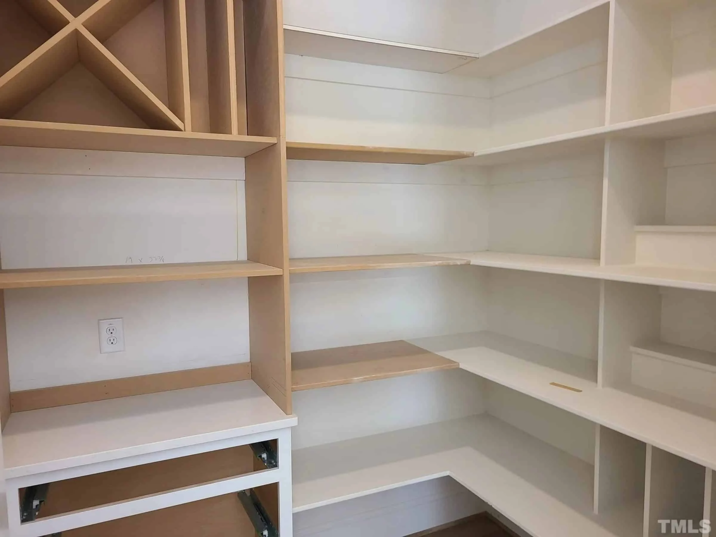 Spacious Farmhouse house Plan with Detailed Floor Blueprint