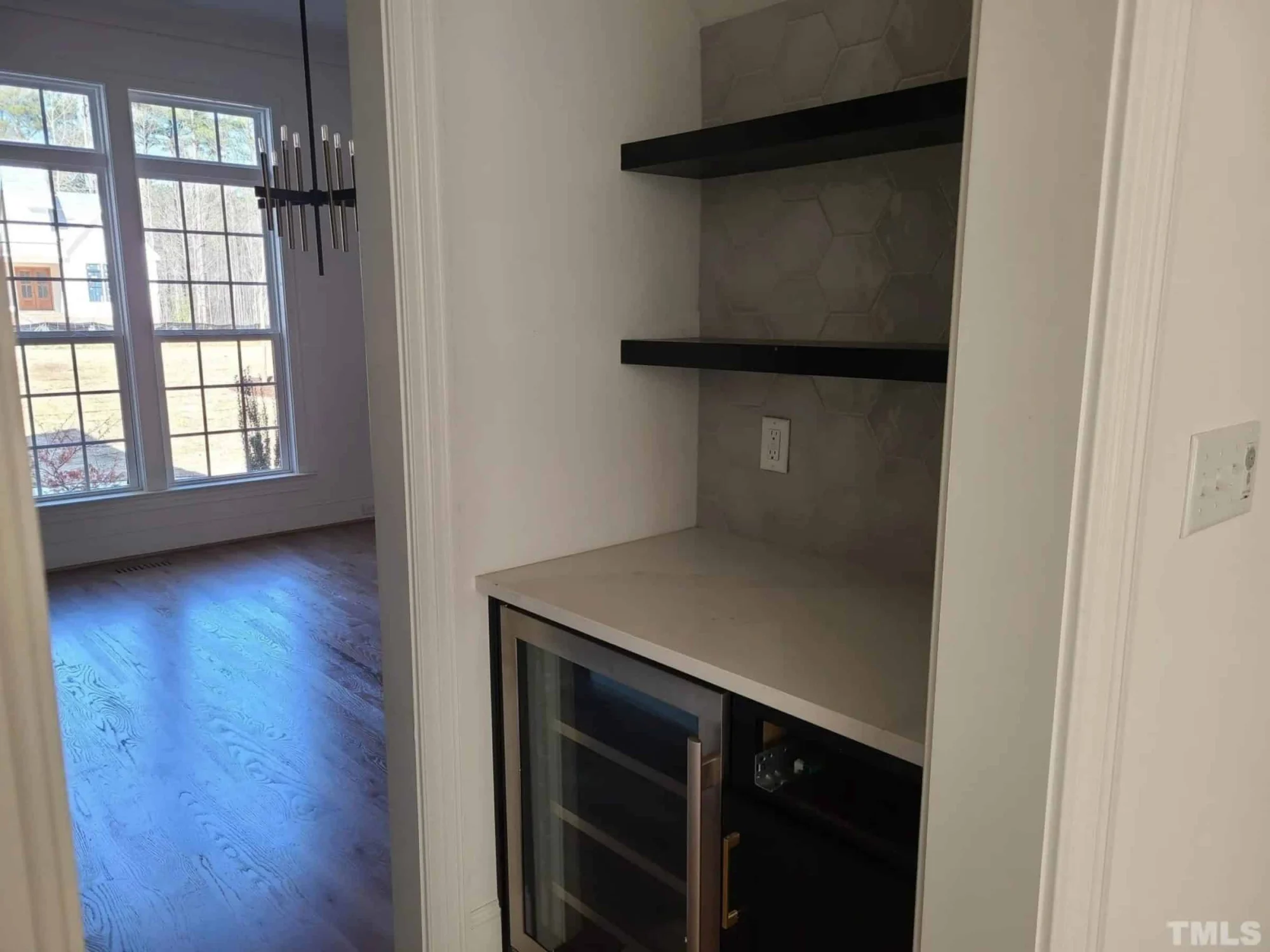 Spacious Farmhouse house Plan with Detailed Floor Blueprint