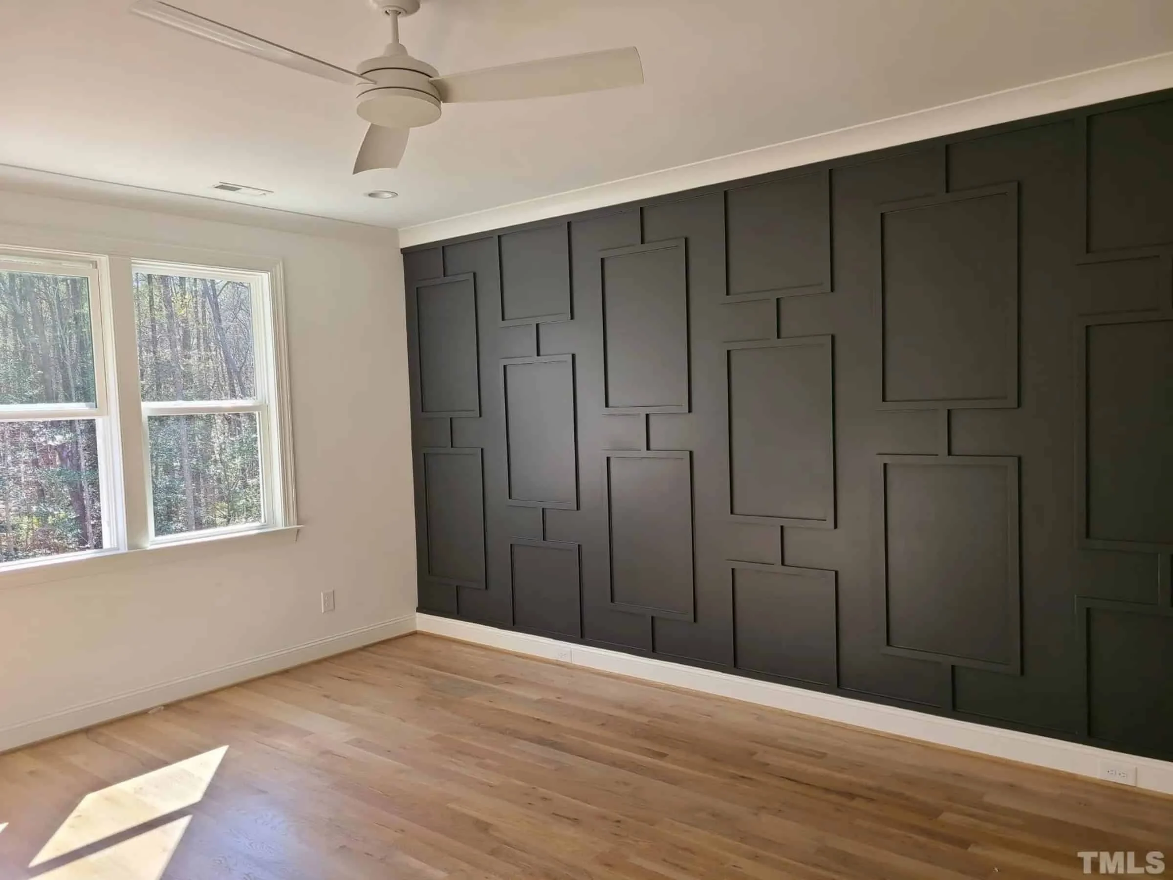 Spacious Farmhouse house Plan with Detailed Floor Blueprint