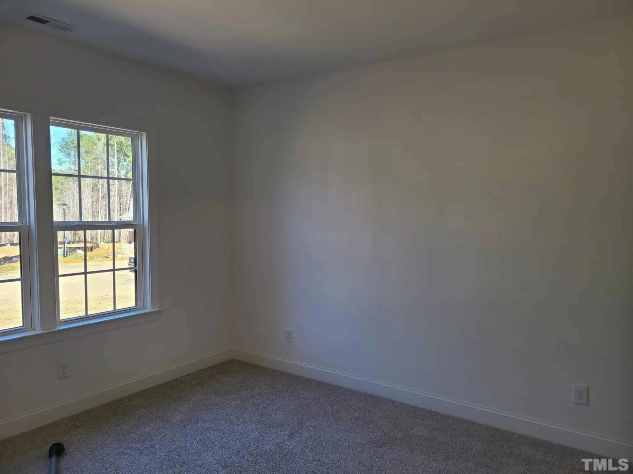 Spacious Farmhouse house Plan with Detailed Floor Blueprint