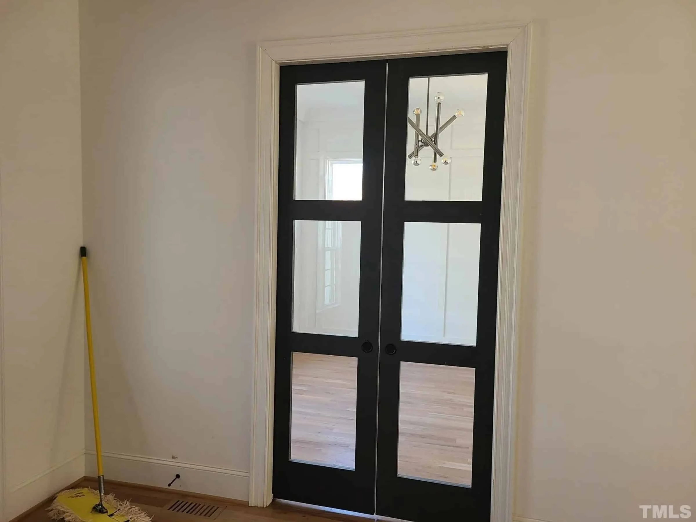 Spacious Farmhouse house Plan with Detailed Floor Blueprint