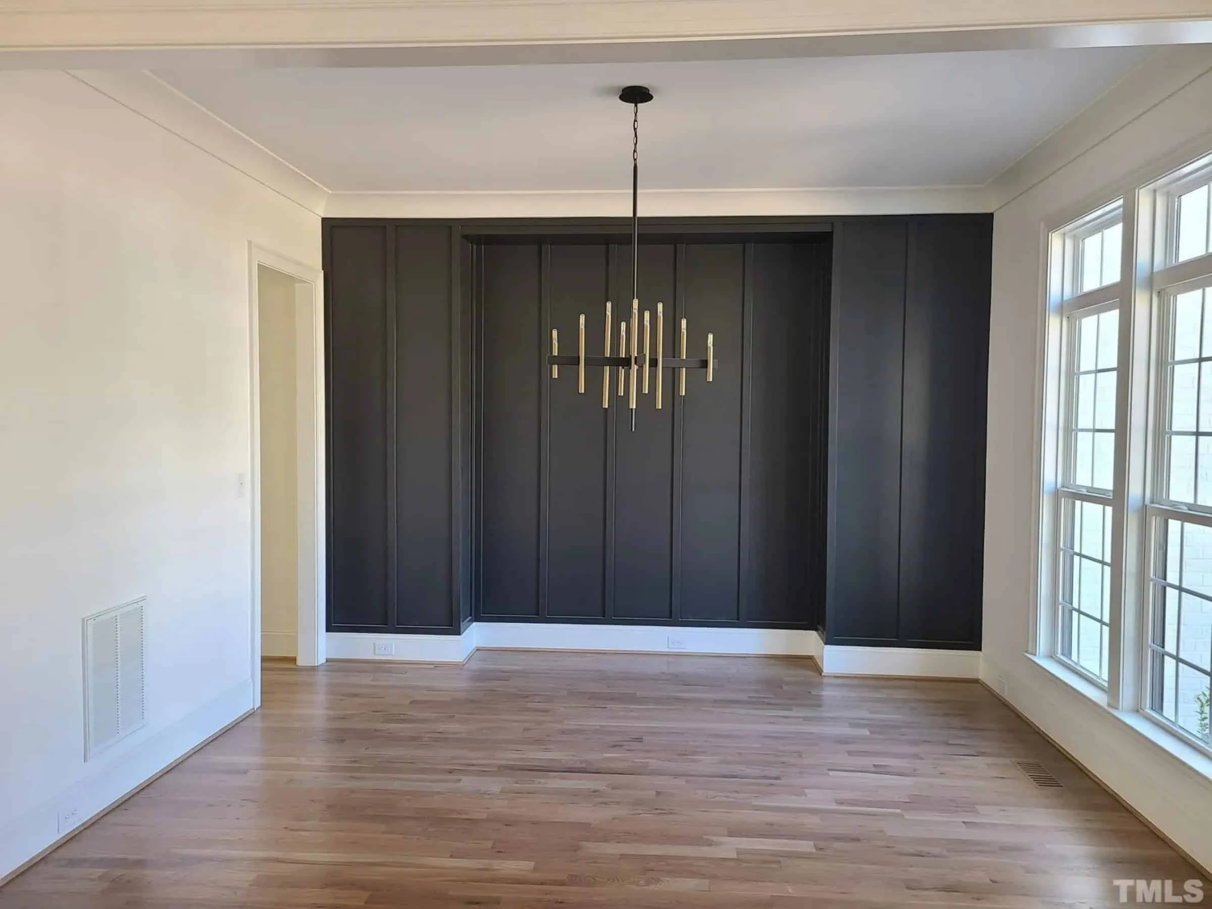 Spacious Farmhouse house Plan with Detailed Floor Blueprint