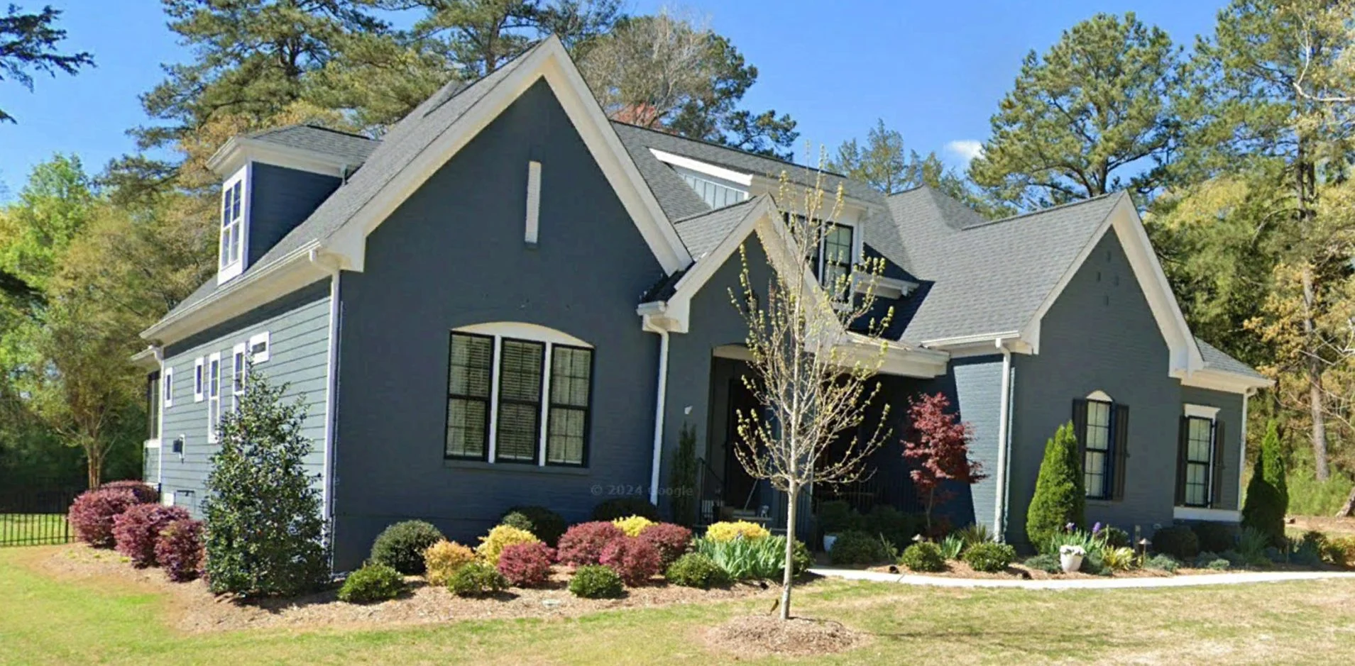 19-2468A HOUSE PLAN - Spacious 5-Bedroom House with a Modern Craftsman Design 4 Spacious 5-Bedroom house with a Modern Craftsman Design