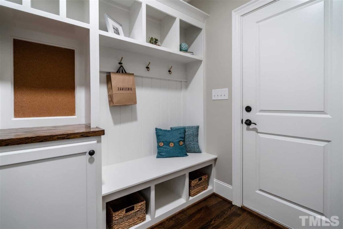 Elegant house Design with Two Floors and Custom Floor Plan