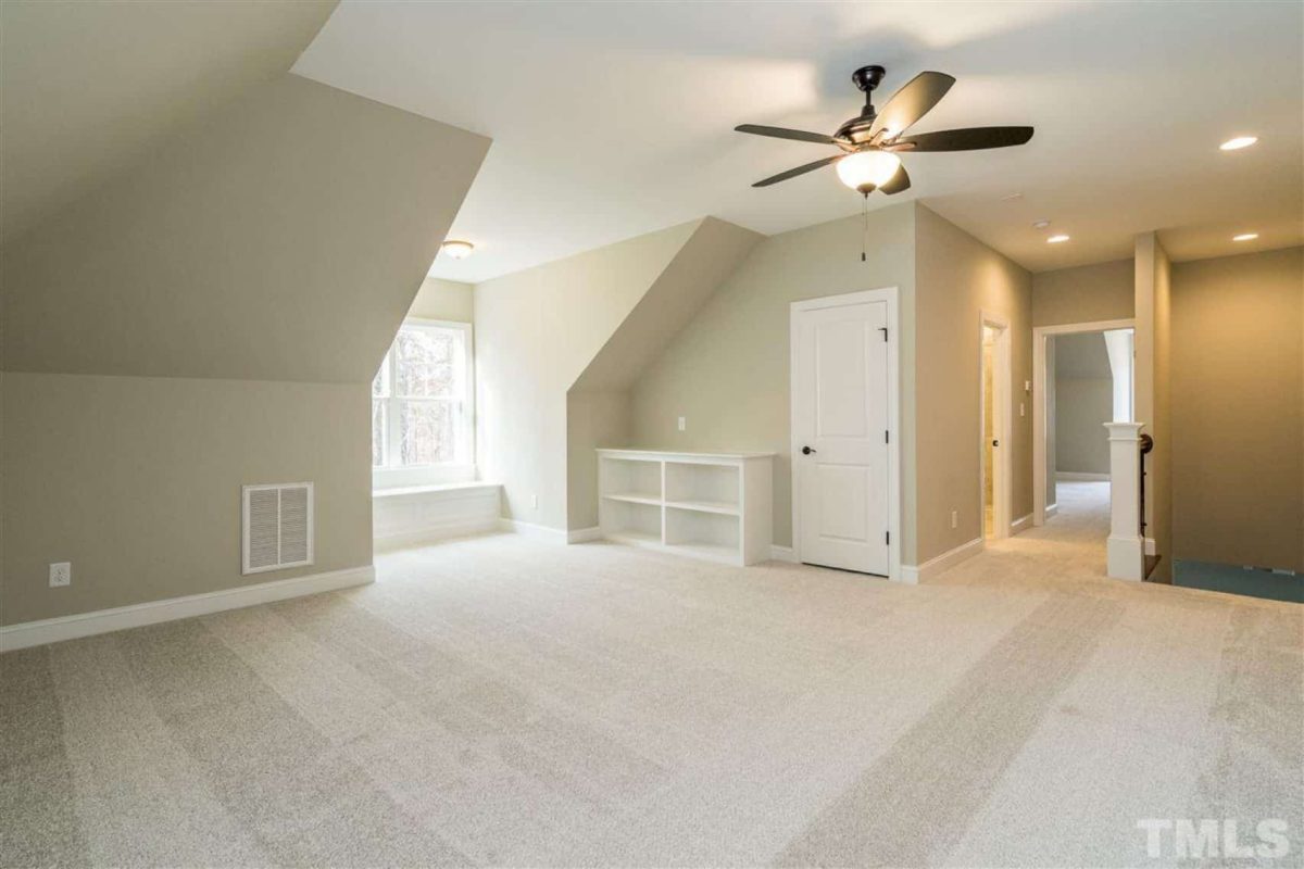 Elegant house Design with Two Floors and Custom Floor Plan