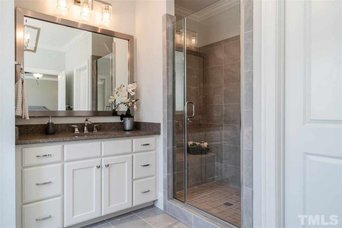 Elegant house Design with Two Floors and Custom Floor Plan