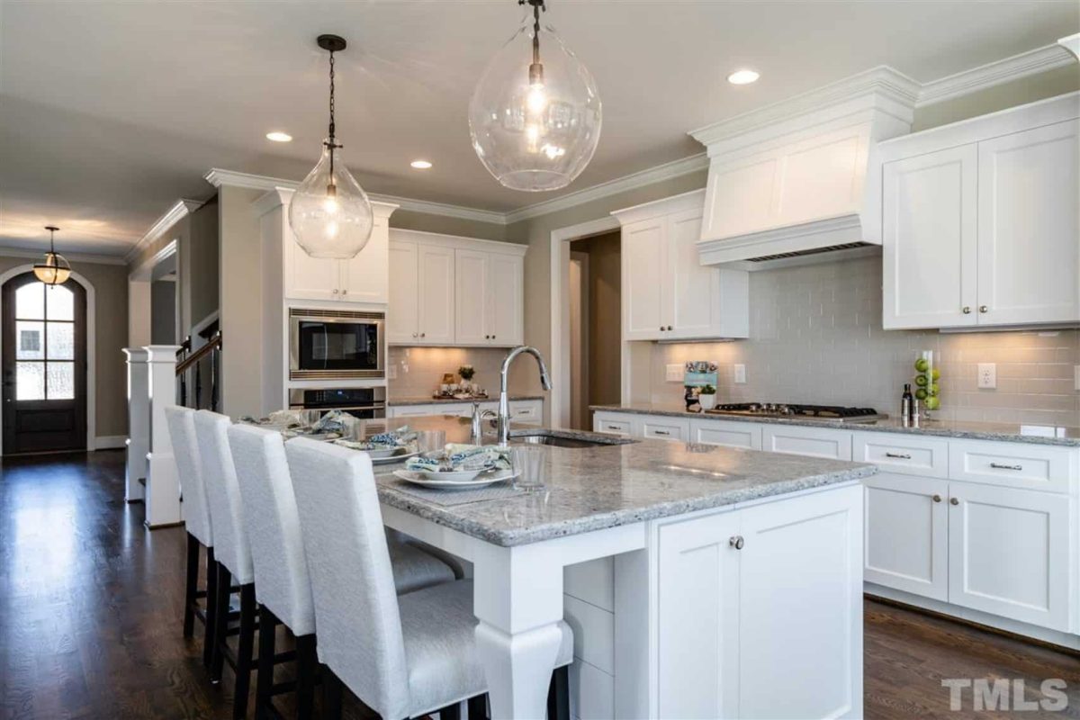 Beautiful 2.5-Story house Plan with 5 Bedrooms and Detailed CAD Designs