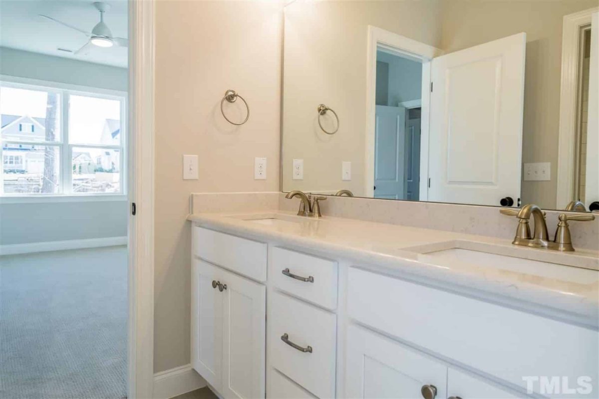 Modern Craftsman Floor Plan: Stunning house Design with CAD Blueprint