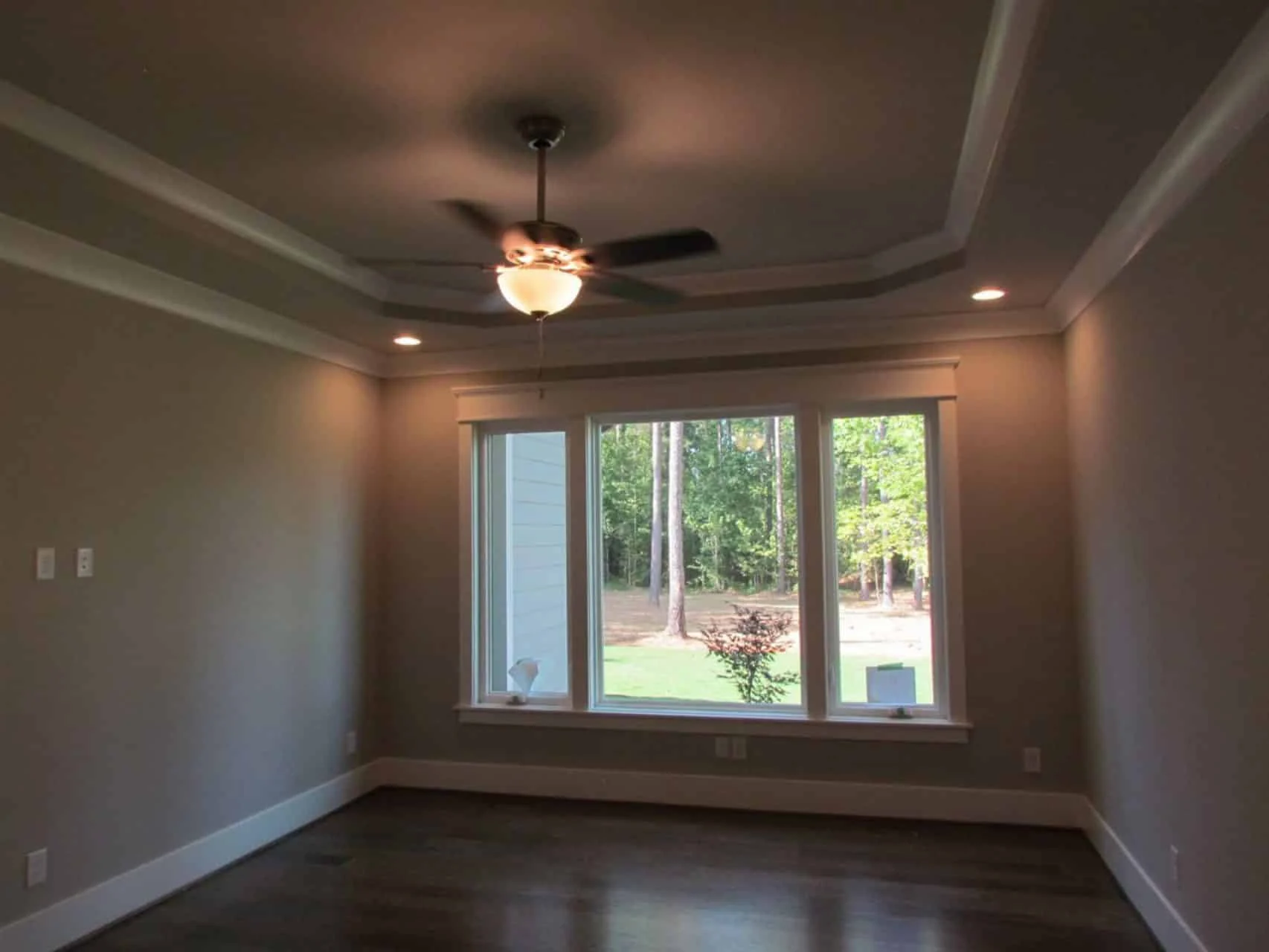 Craftsman house Floor Plan with Spacious Garage and Open Layout